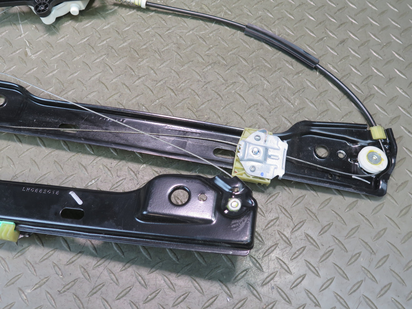 2017-2019 Mercedes X166 GLS450 Front Left Side Door Window Regulator W/ Motor