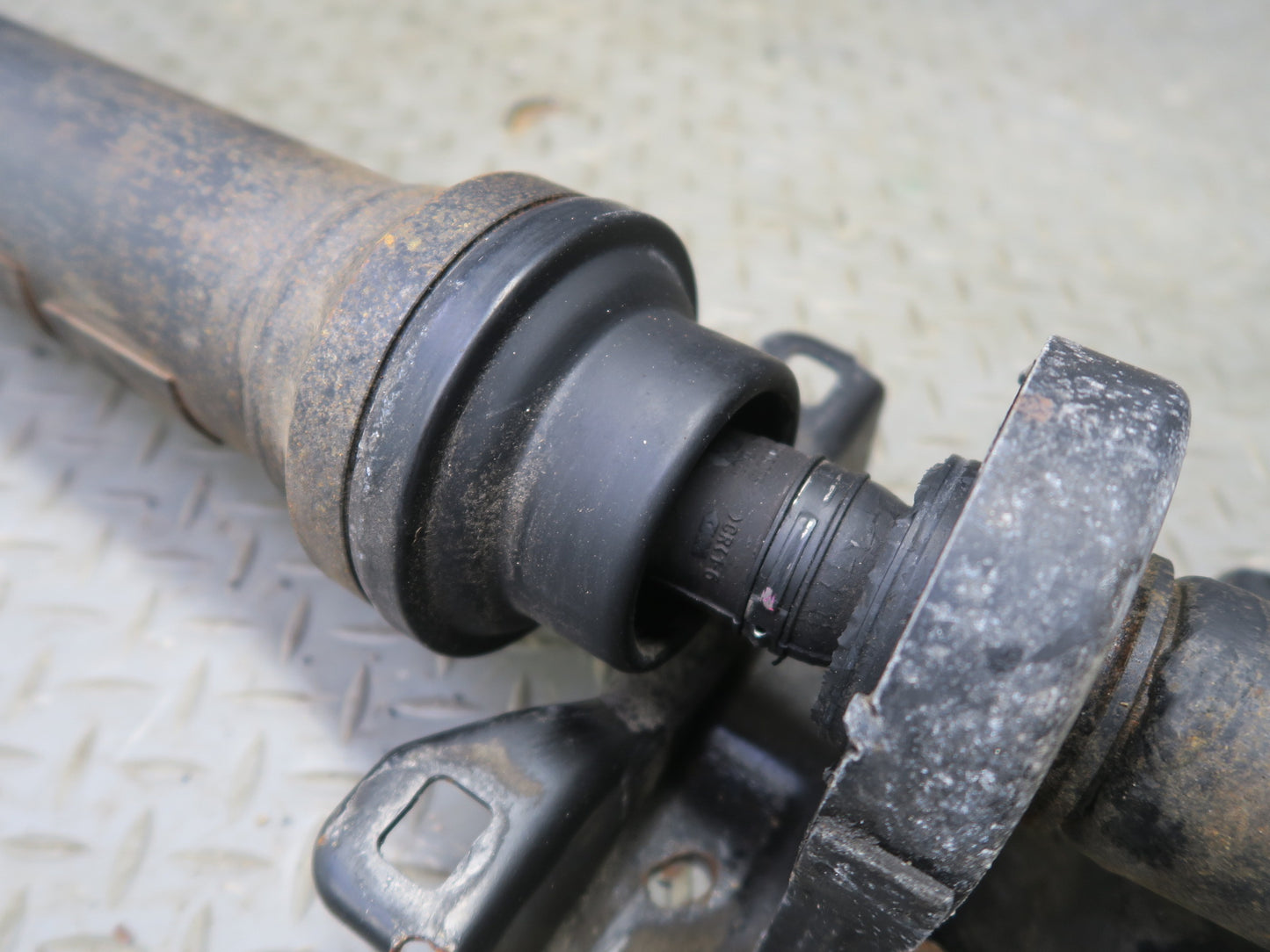 2003-2006 Porsche Cayenne 955 Turbo Rear Driveshaft Drive Shaft