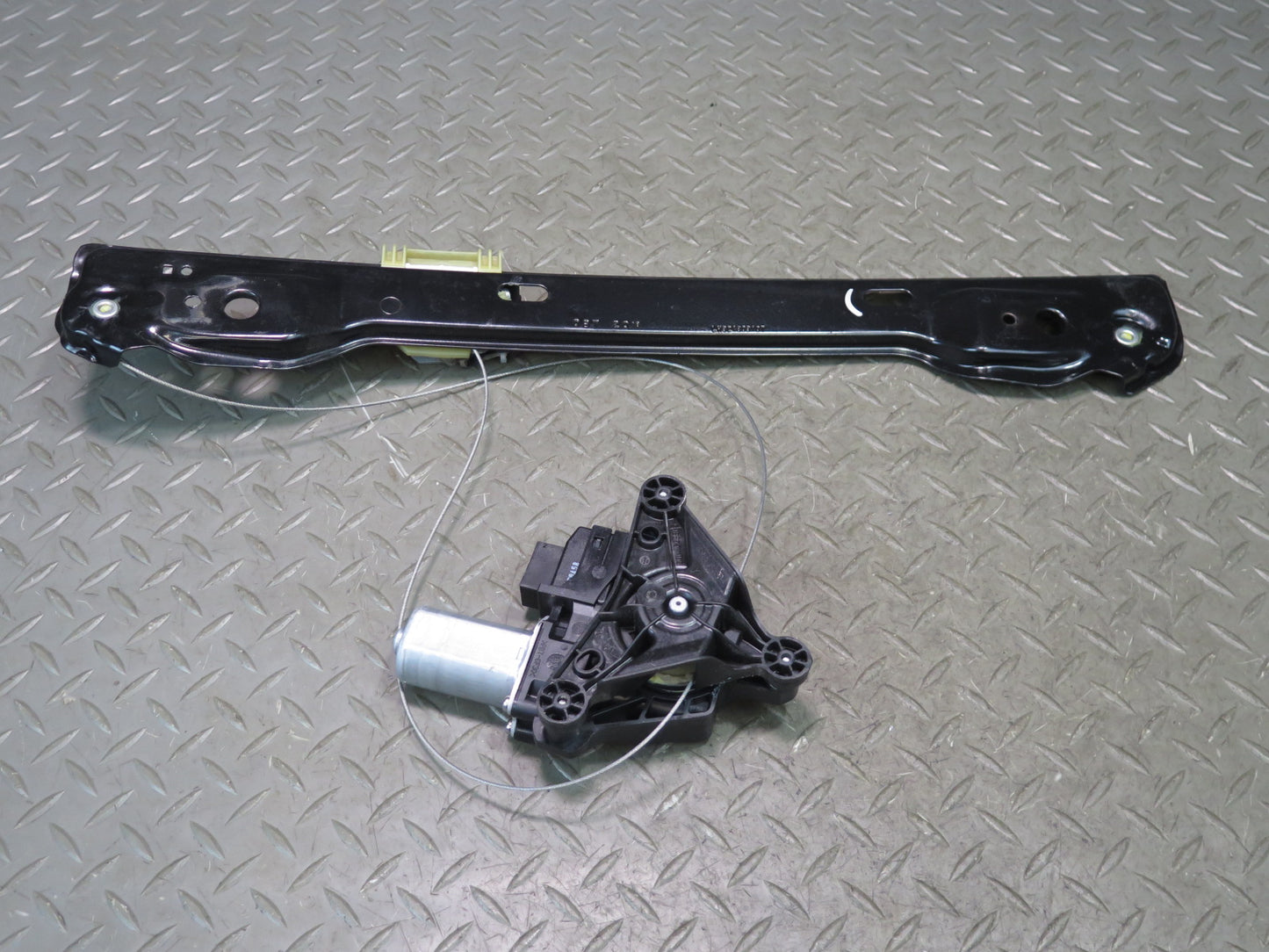 2017-2019 Mercedes X166 GLS450 Rear Left Side Door Window Regulator W/ Motor