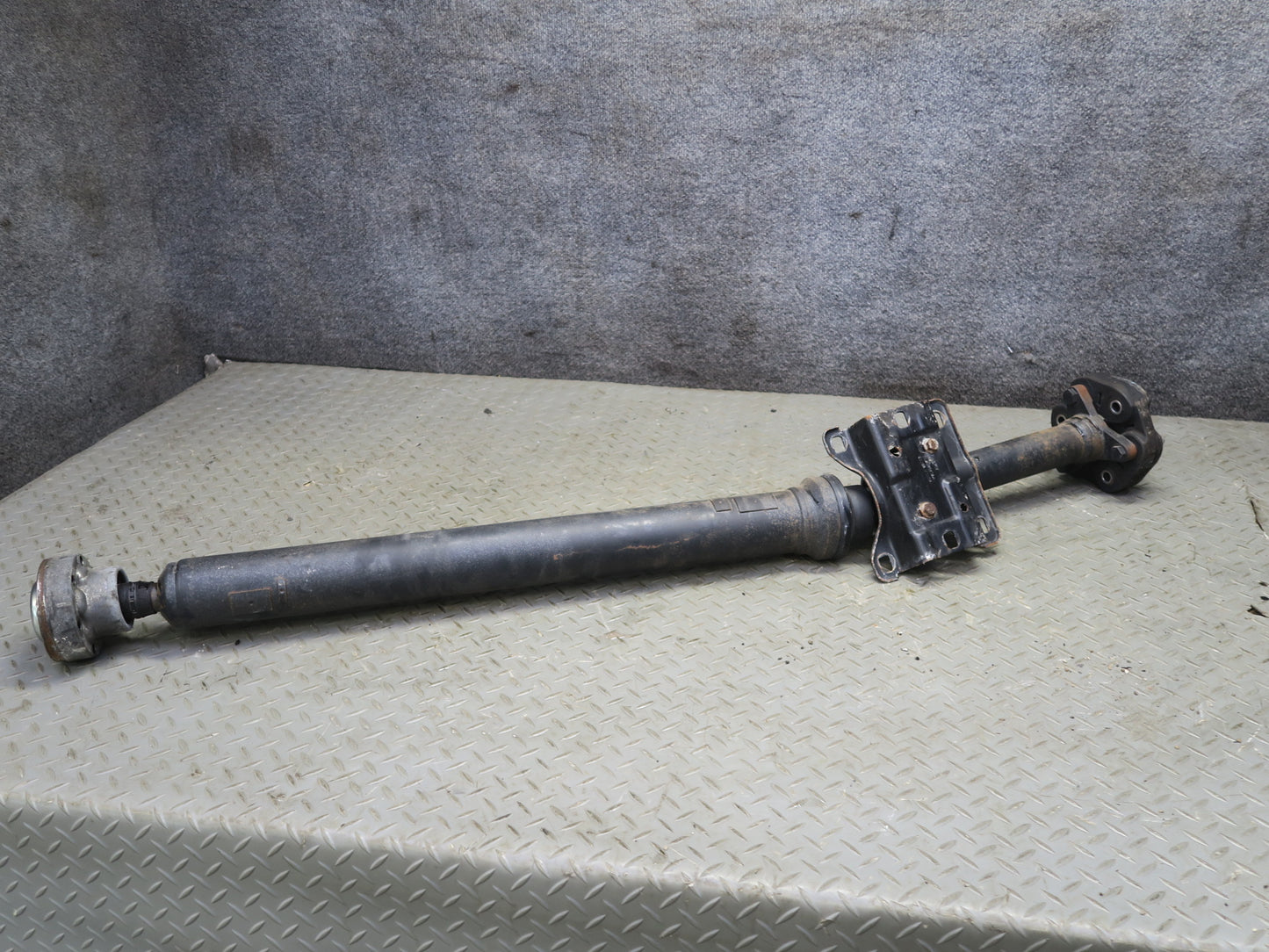 2003-2006 Porsche Cayenne 955 Turbo Rear Driveshaft Drive Shaft