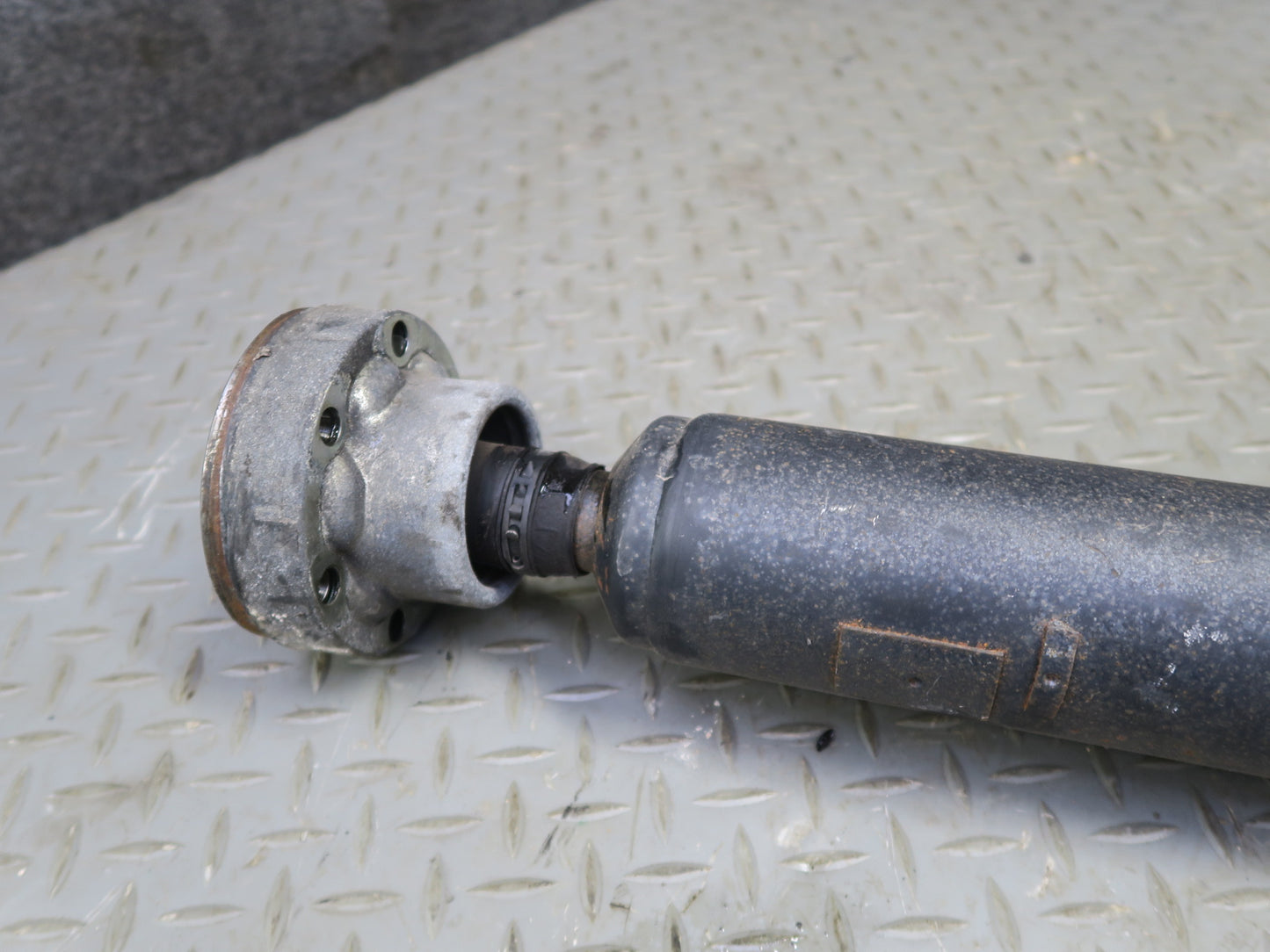 2003-2006 Porsche Cayenne 955 Turbo Rear Driveshaft Drive Shaft