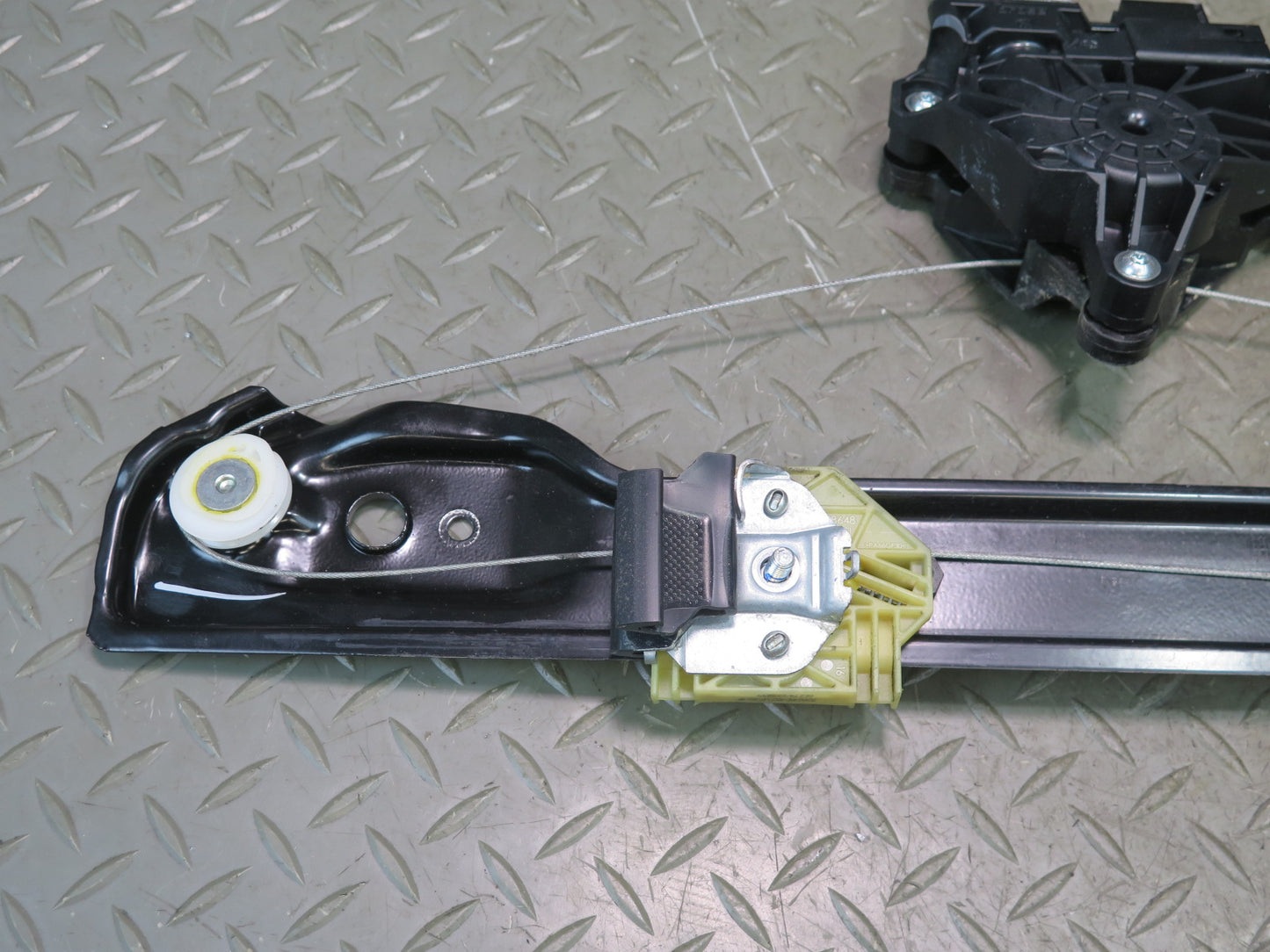 2017-2019 Mercedes X166 GLS450 Rear Right Side Door Window Regulator W/ Motor