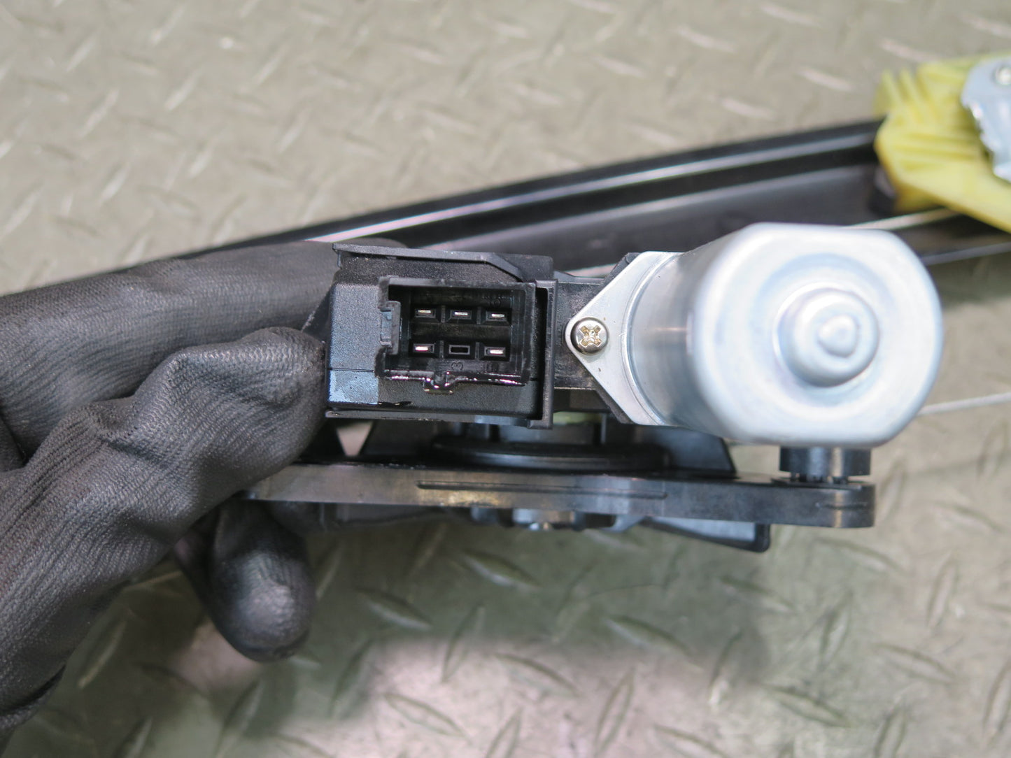 2017-2019 Mercedes X166 GLS450 Rear Right Side Door Window Regulator W/ Motor