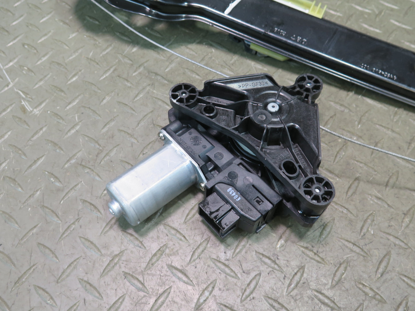 2017-2019 Mercedes X166 GLS450 Rear Right Side Door Window Regulator W/ Motor