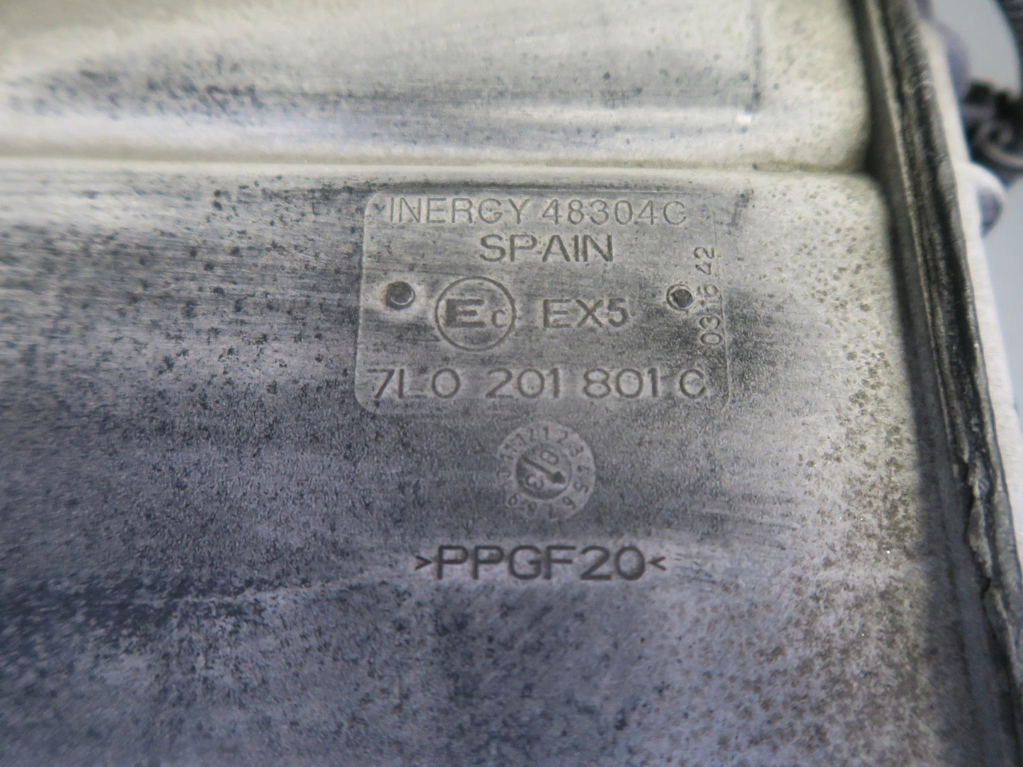 2003-2010 Porsche Cayenne 955 Fuel Evap Vapor Charcoal Canister 7L0201801C