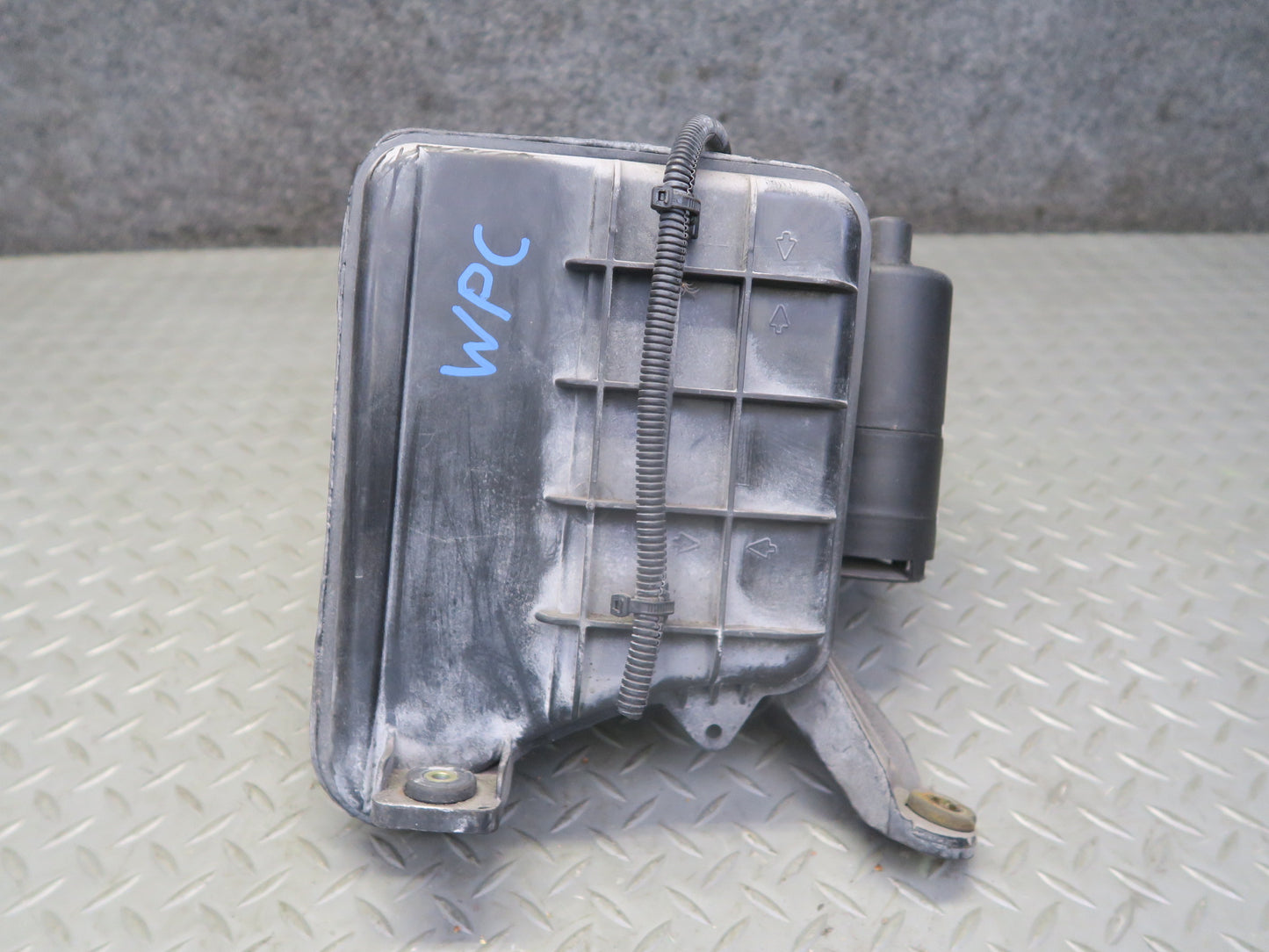 2003-2010 Porsche Cayenne 955 Fuel Evap Vapor Charcoal Canister 7L0201801C