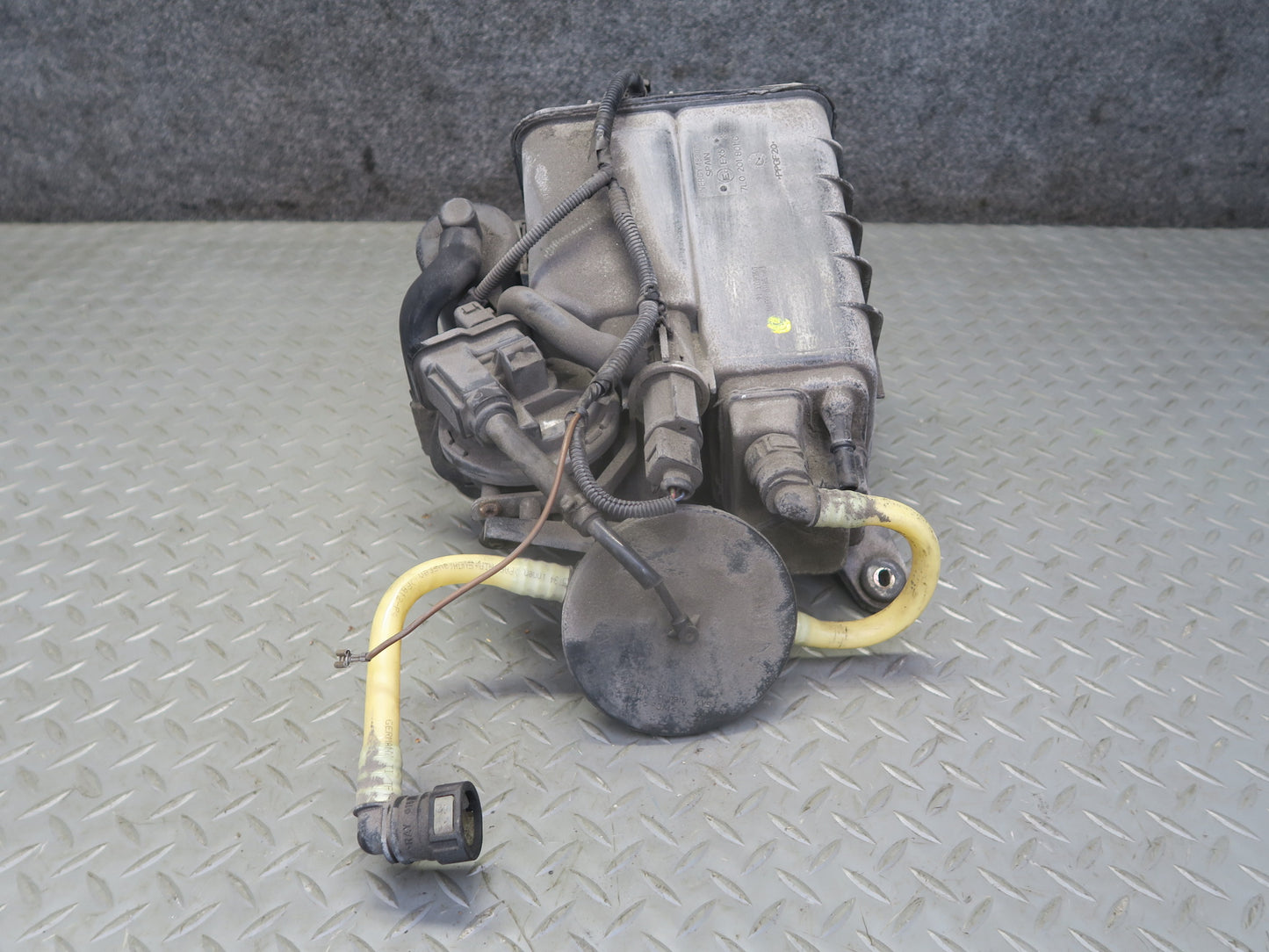 2003-2010 Porsche Cayenne 955 Fuel Evap Vapor Charcoal Canister 7L0201801C