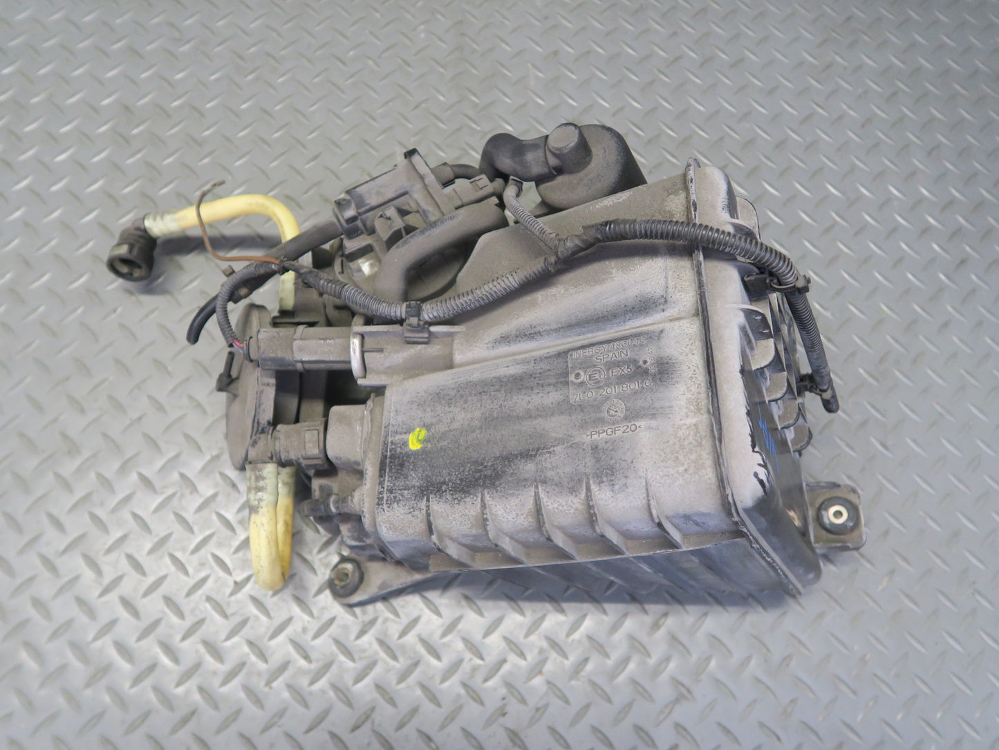 2003-2010 Porsche Cayenne 955 Fuel Evap Vapor Charcoal Canister 7L0201801C