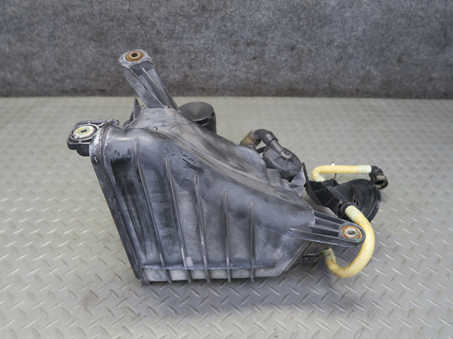 2003-2010 Porsche Cayenne 955 Fuel Evap Vapor Charcoal Canister 7L0201801C