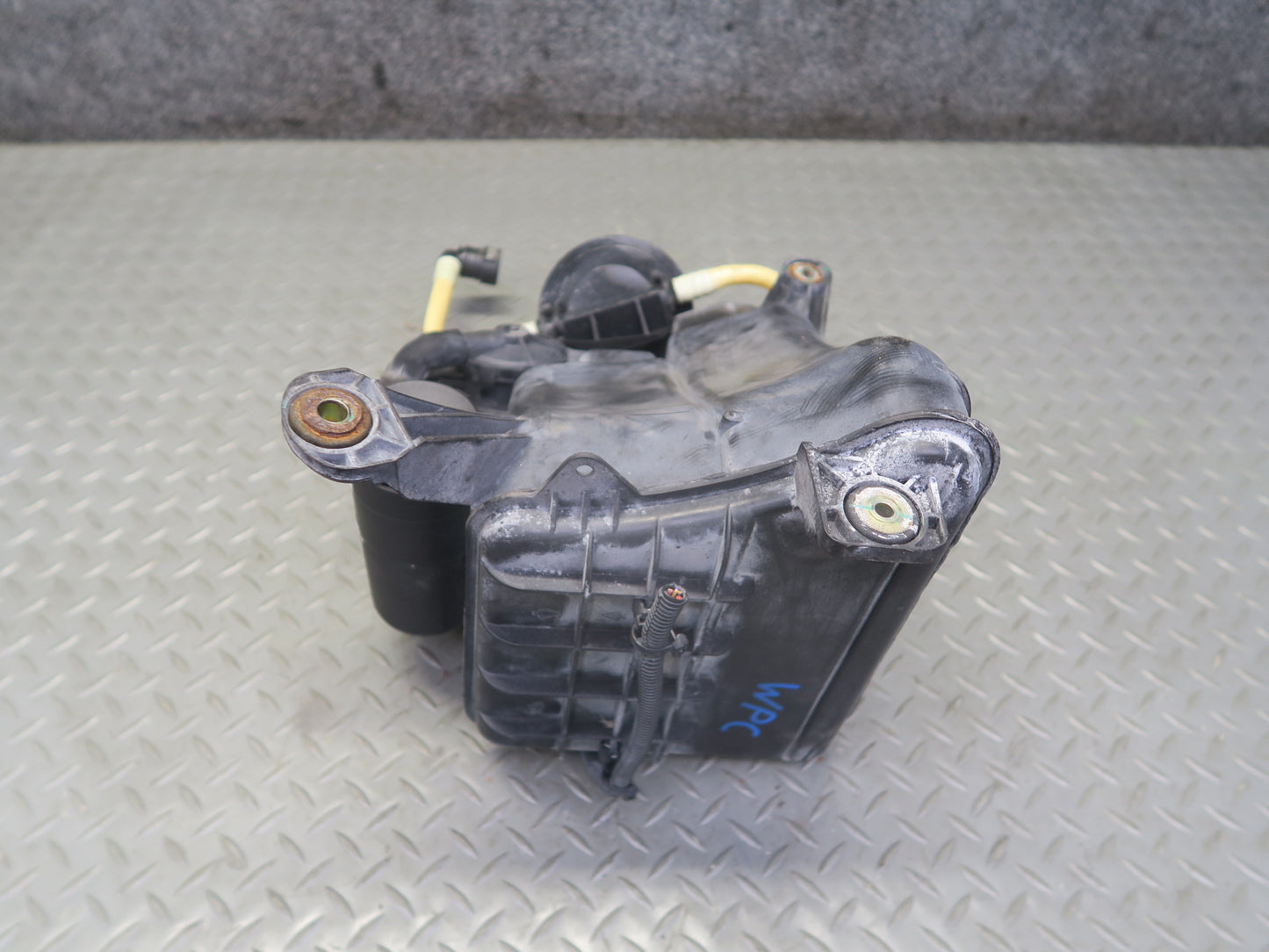 2003-2010 Porsche Cayenne 955 Fuel Evap Vapor Charcoal Canister 7L0201801C