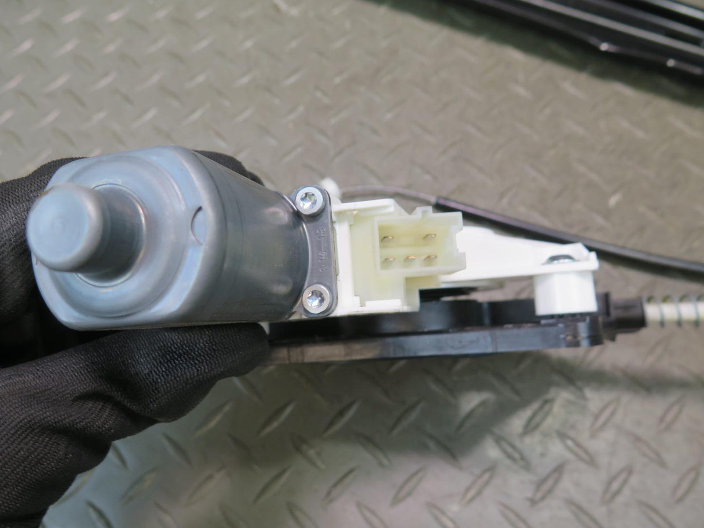 2017-2019 Mercedes X166 GLS450 Front Right Side Door Window Regulator W/ Motor