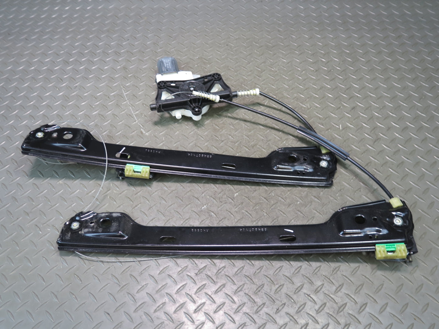 2017-2019 Mercedes X166 GLS450 Front Right Side Door Window Regulator W/ Motor