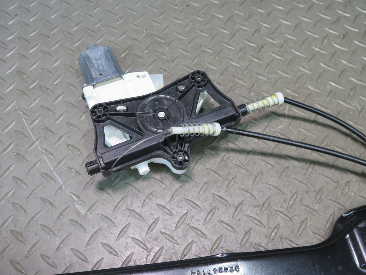2017-2019 Mercedes X166 GLS450 Front Right Side Door Window Regulator W/ Motor