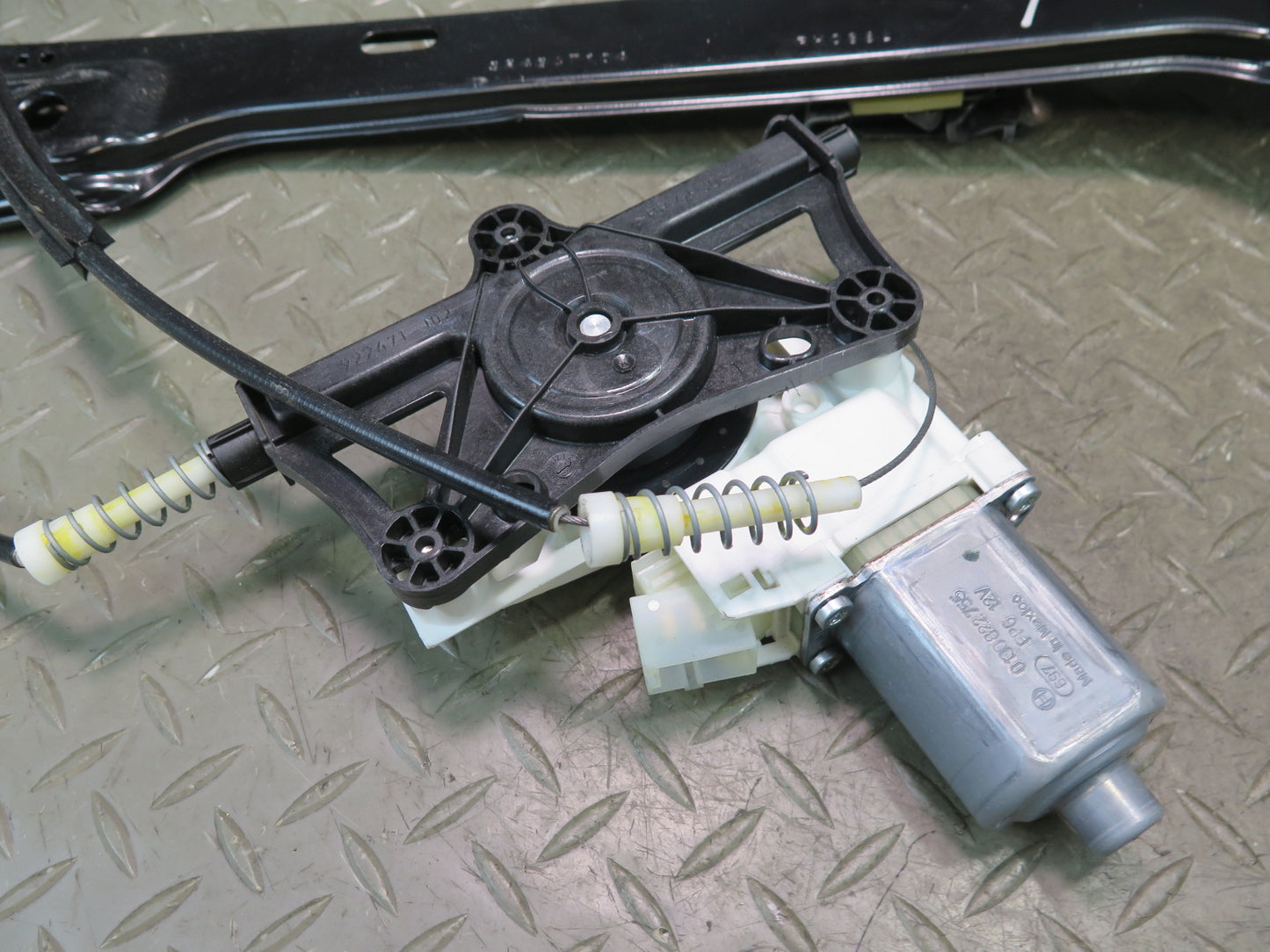 2017-2019 Mercedes X166 GLS450 Front Right Side Door Window Regulator W/ Motor