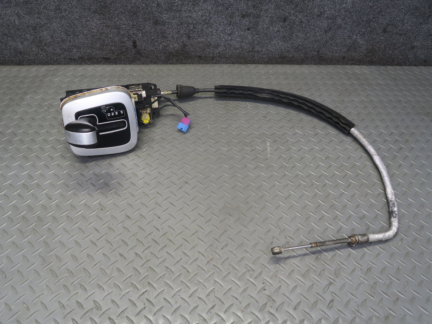 2003-2010 Porsche Cayenne 955 A/T Automatic Transmission Shifter w Cable