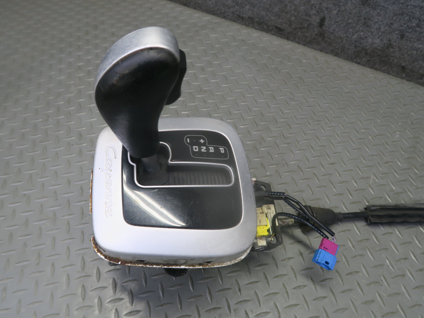 2003-2010 Porsche Cayenne 955 A/T Automatic Transmission Shifter w Cable