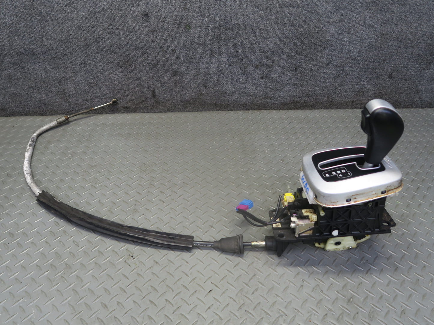 2003-2010 Porsche Cayenne 955 A/T Automatic Transmission Shifter w Cable