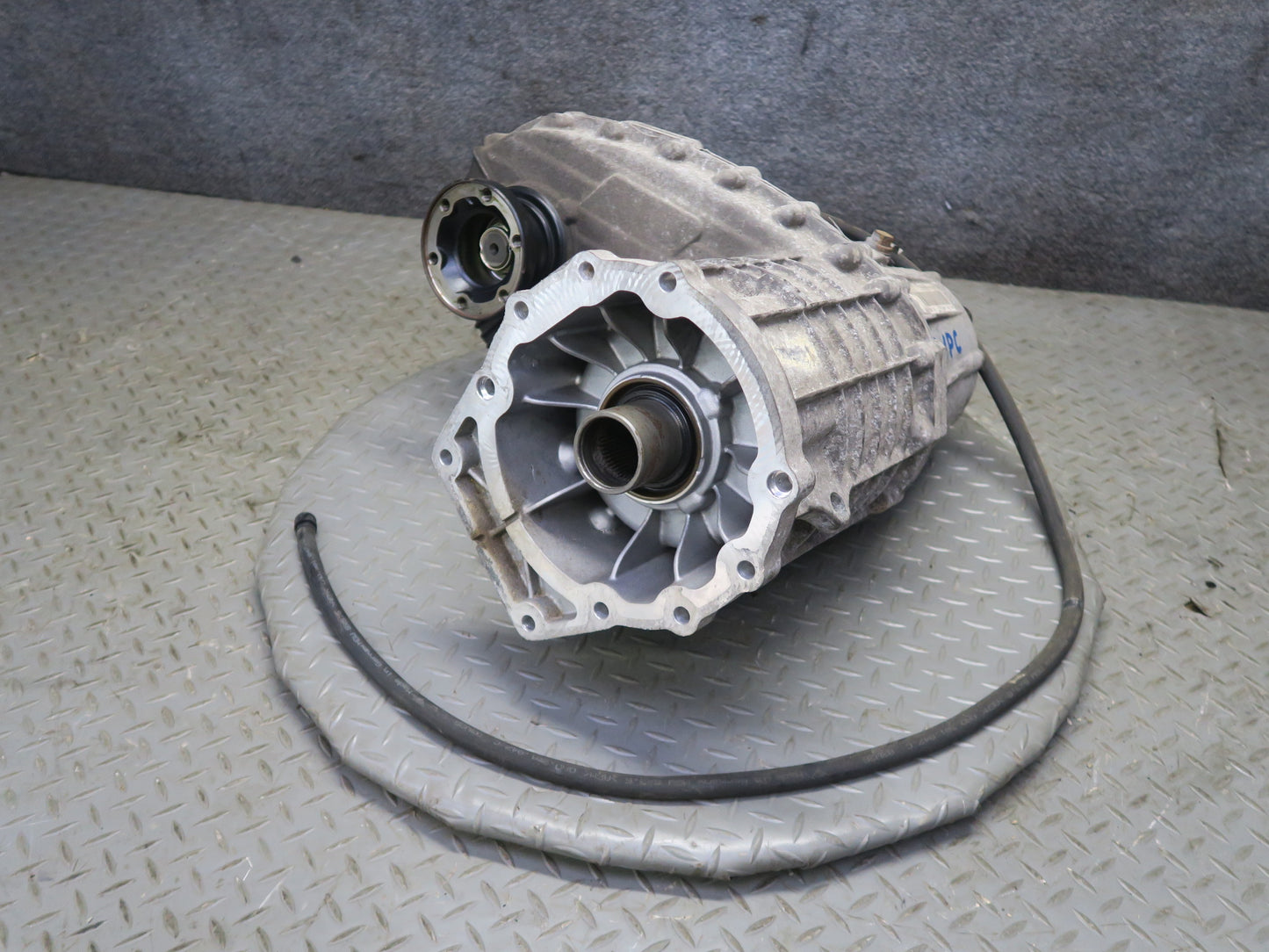 2003-2006 Porsche Cayenne 955 4.5L Turbo Transfer Case Box 0AD341040Q 119k