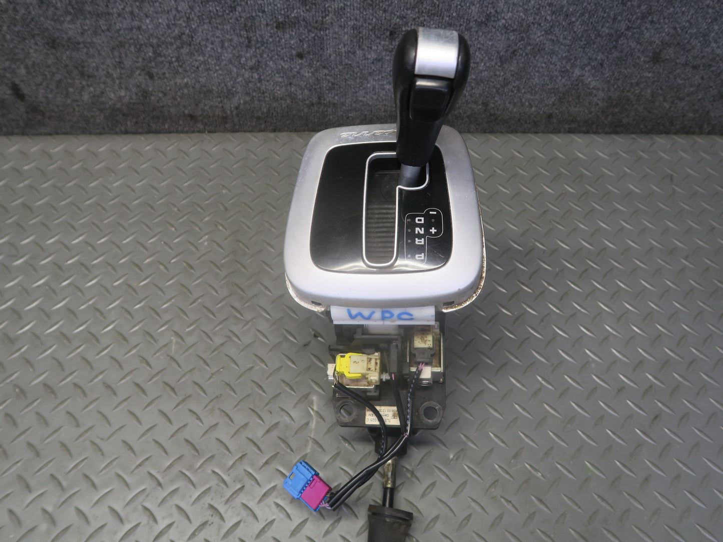 2003-2010 Porsche Cayenne 955 A/T Automatic Transmission Shifter w Cable