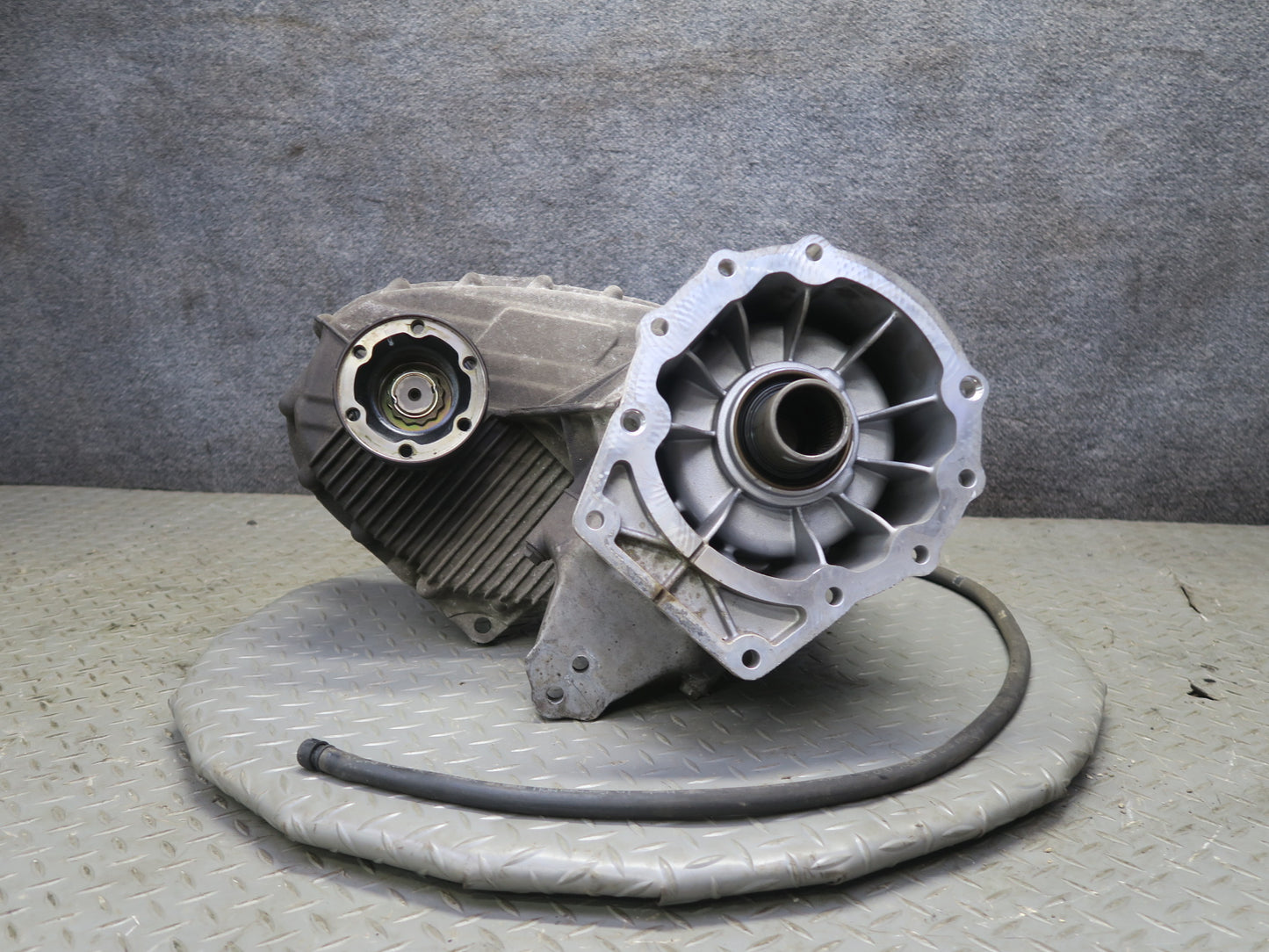 2003-2006 Porsche Cayenne 955 4.5L Turbo Transfer Case Box 0AD341040Q 119k