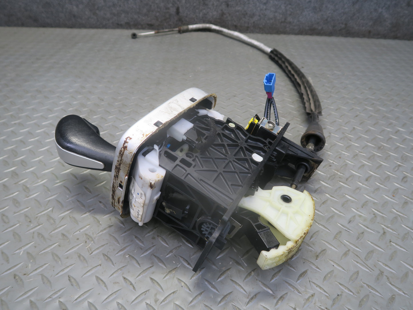 2003-2010 Porsche Cayenne 955 A/T Automatic Transmission Shifter w Cable