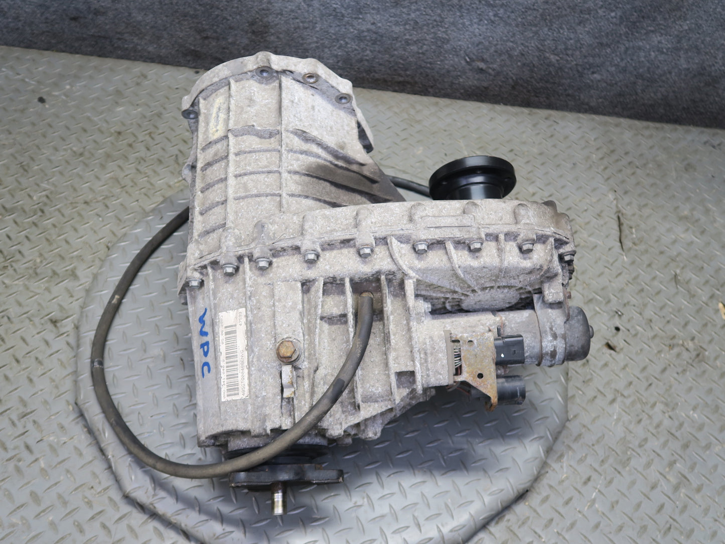 2003-2006 Porsche Cayenne 955 4.5L Turbo Transfer Case Box 0AD341040Q 119k