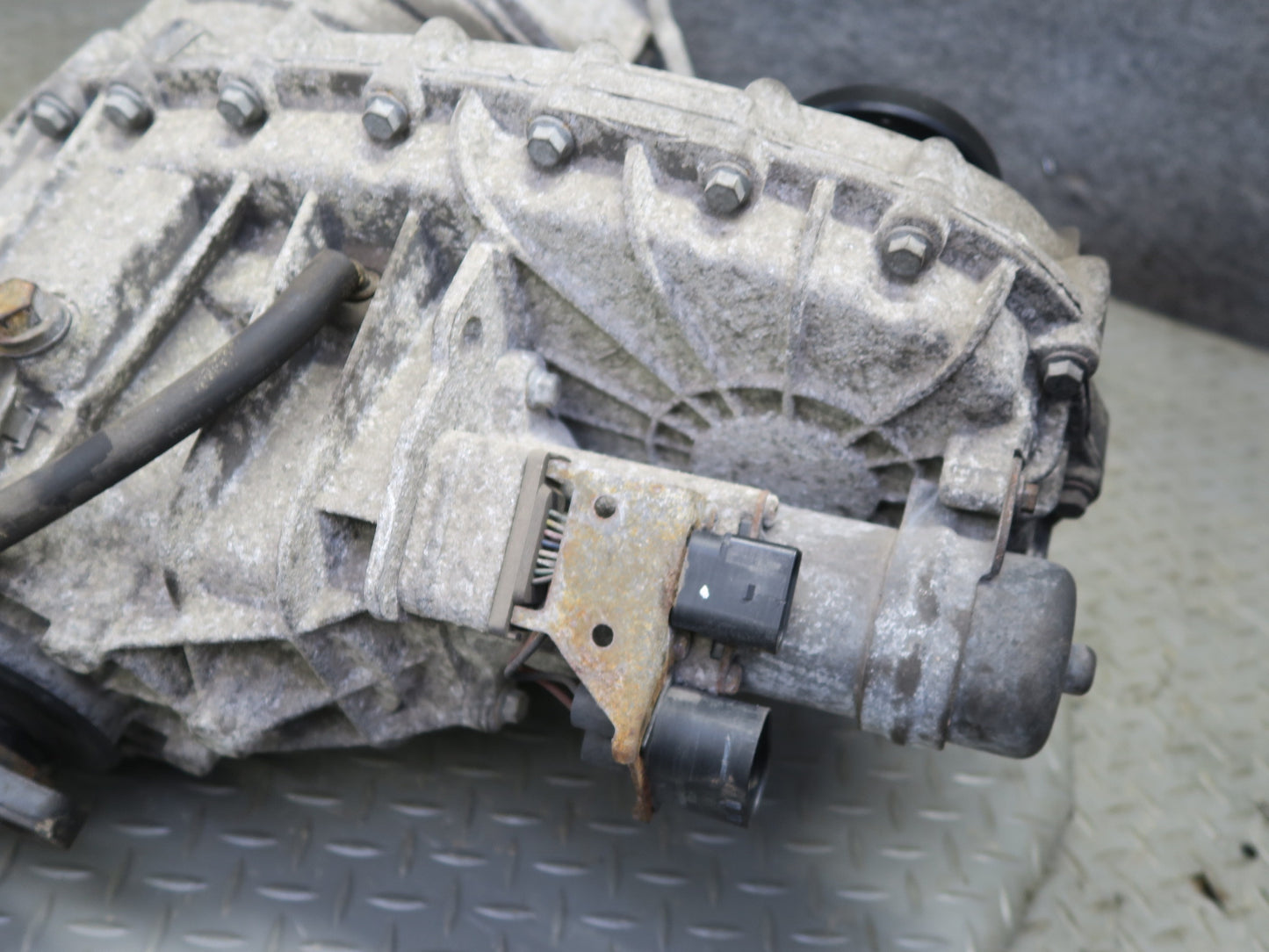 2003-2006 Porsche Cayenne 955 4.5L Turbo Transfer Case Box 0AD341040Q 119k