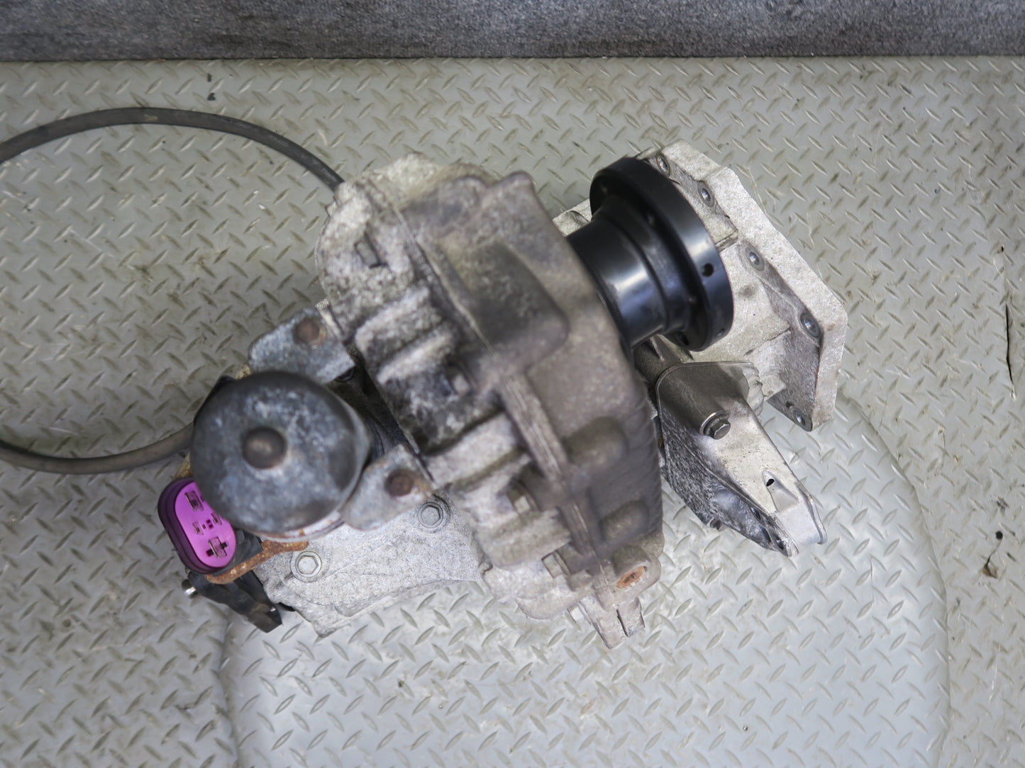 2003-2006 Porsche Cayenne 955 4.5L Turbo Transfer Case Box 0AD341040Q 119k