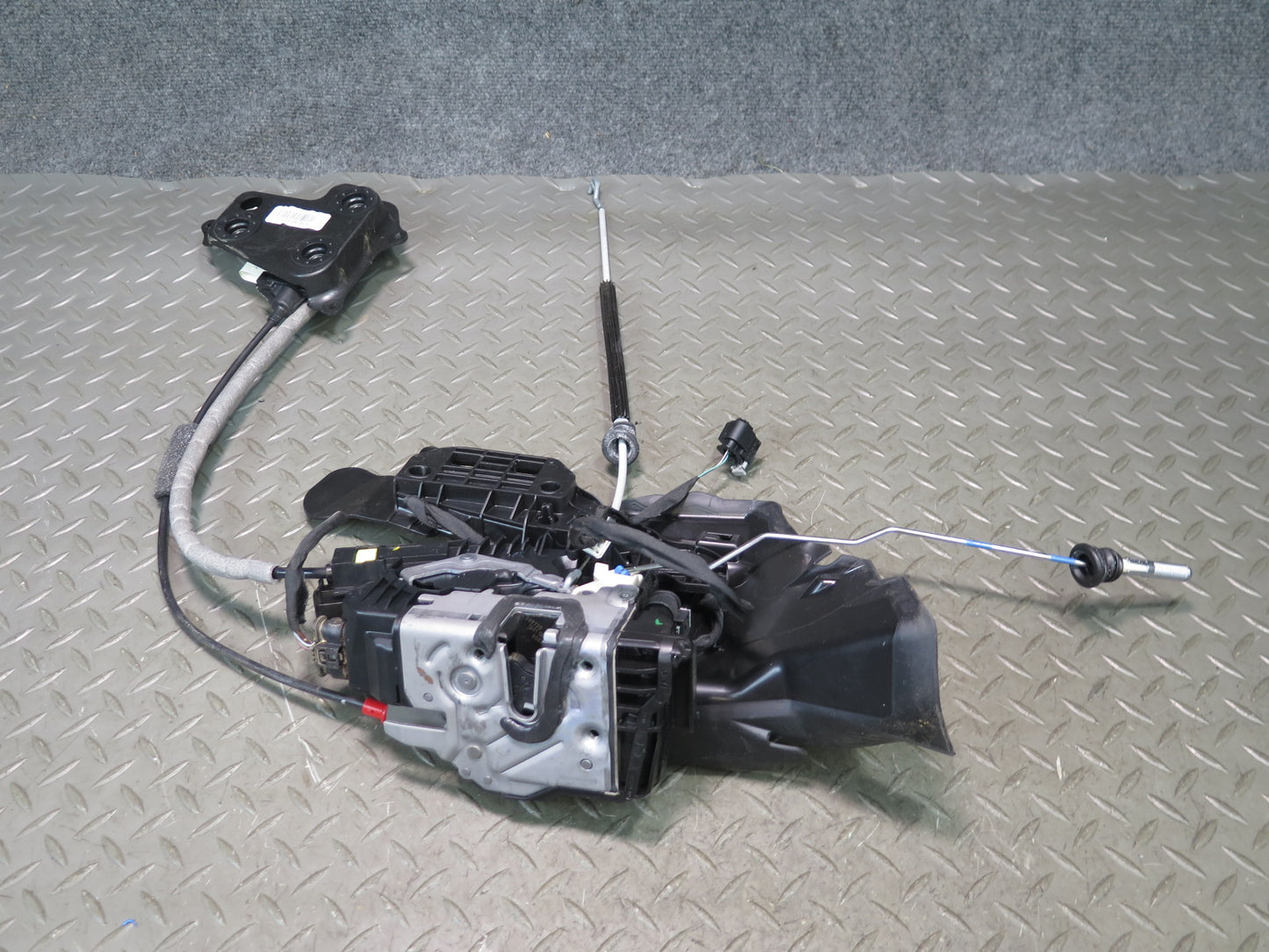 2013-2019 Mercedes X166 GLS450 Front Right Door Lock Latch Actuator Soft Close