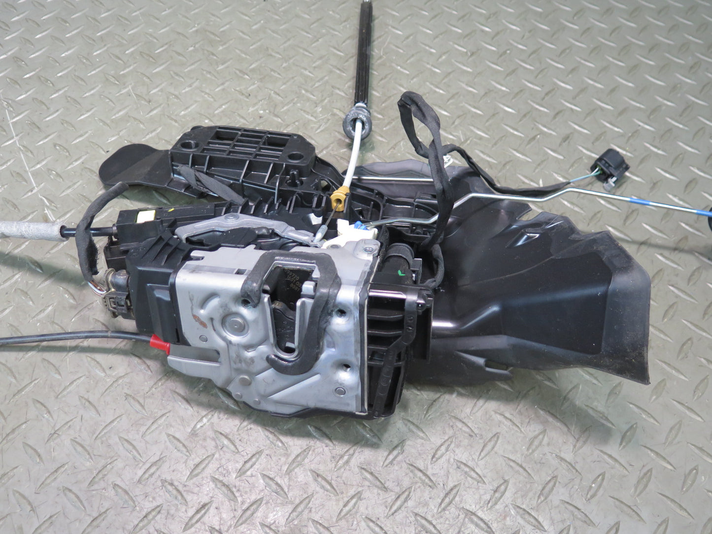 2013-2019 Mercedes X166 GLS450 Front Right Door Lock Latch Actuator Soft Close
