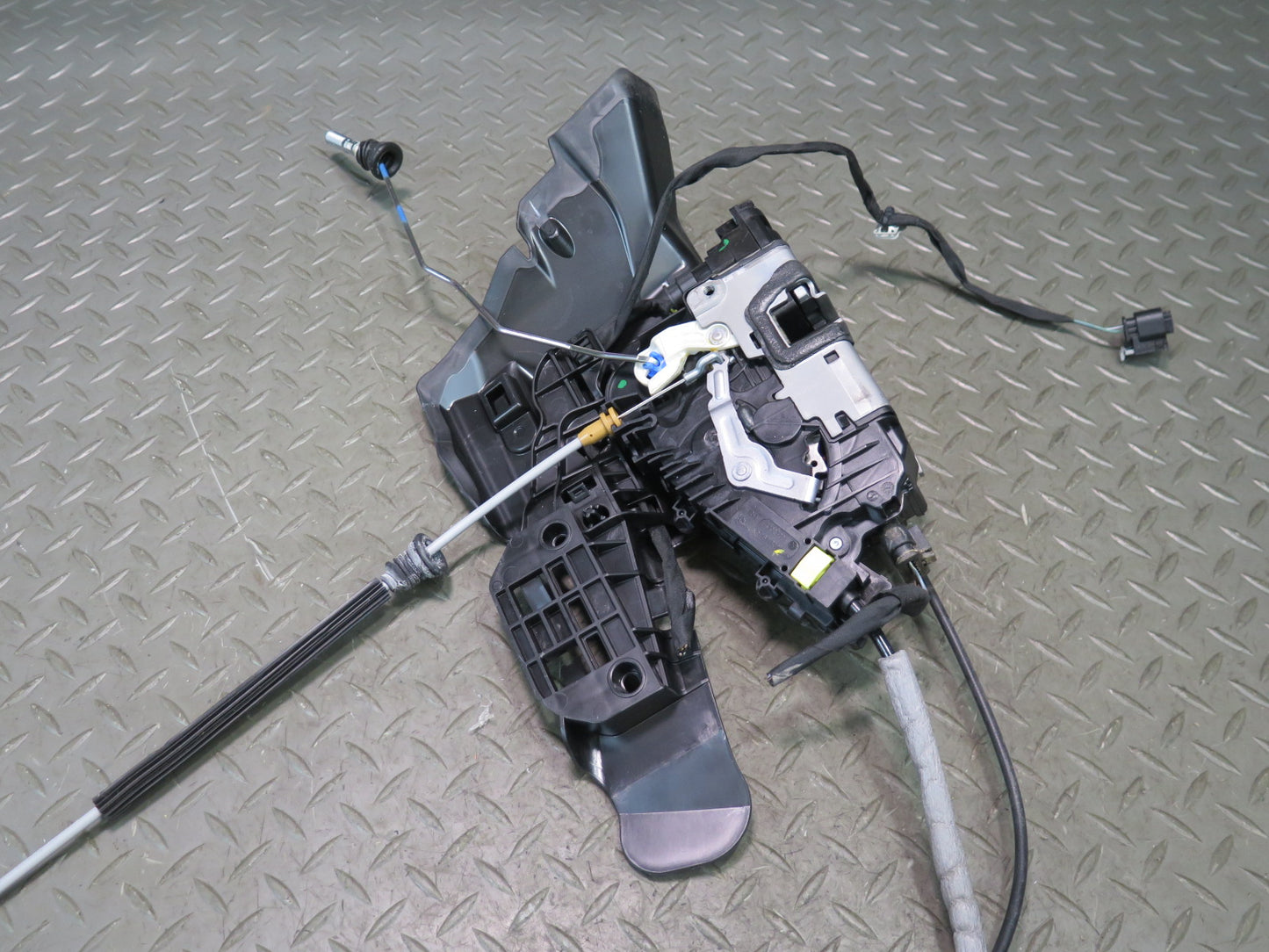 2013-2019 Mercedes X166 GLS450 Front Right Door Lock Latch Actuator Soft Close