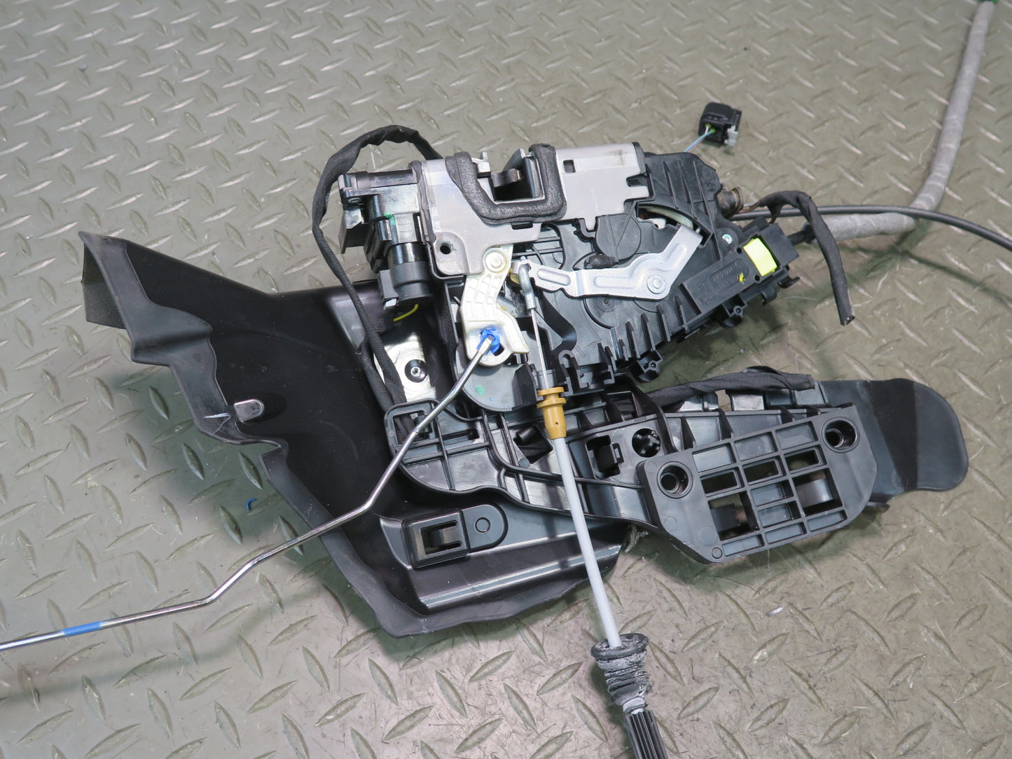 2013-2019 Mercedes X166 GLS450 Front Right Door Lock Latch Actuator Soft Close