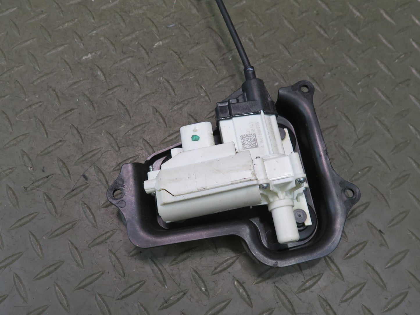 2013-2019 Mercedes X166 GLS450 Front Right Door Lock Latch Actuator Soft Close