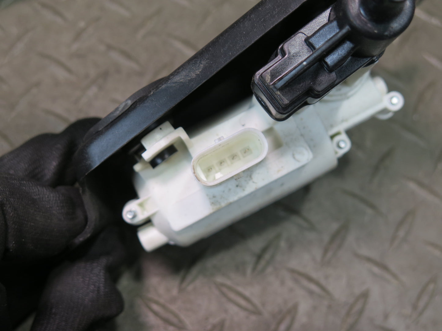 2013-2019 Mercedes X166 GLS450 Front Right Door Lock Latch Actuator Soft Close