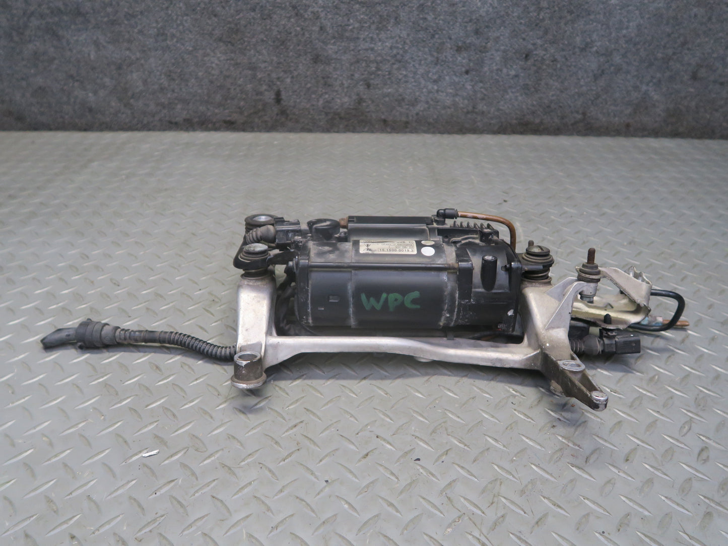 2003-2010 Porsche Cayenne 955 Air Suspension Compressor Pump 7L0616007