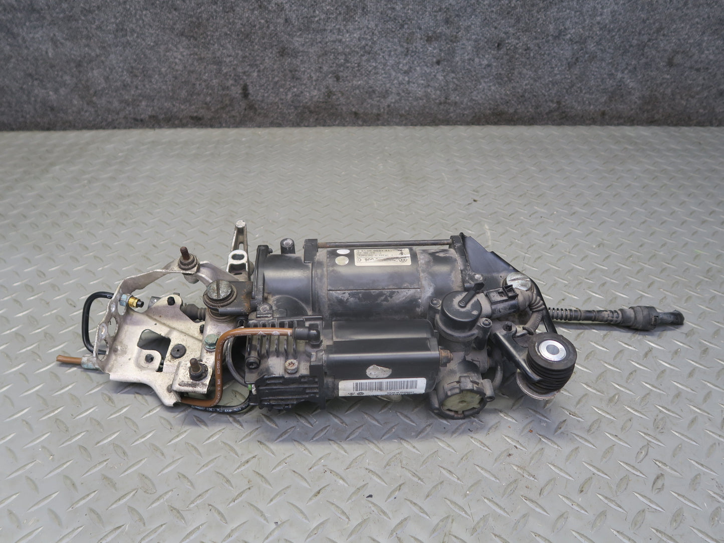 2003-2010 Porsche Cayenne 955 Air Suspension Compressor Pump 7L0616007