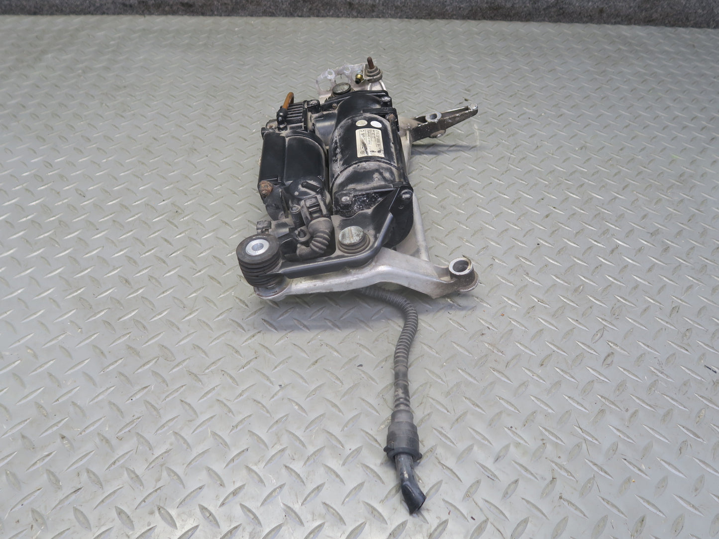2003-2010 Porsche Cayenne 955 Air Suspension Compressor Pump 7L0616007