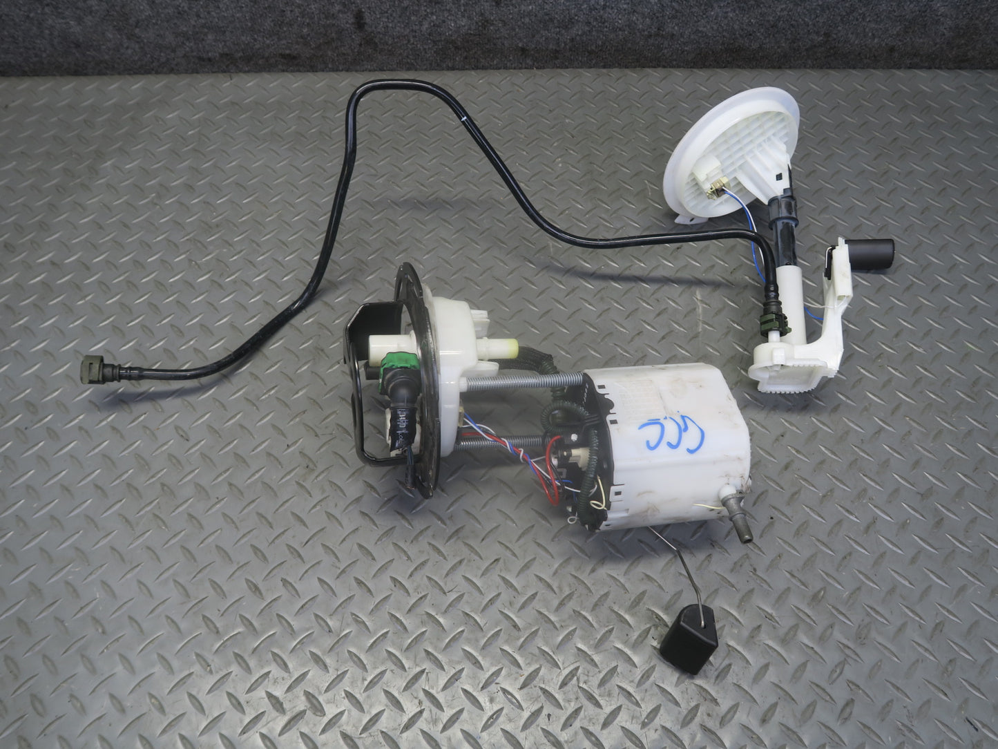 16-24 Chevrolet Camaro SS LT1 Set of 2 Fuel Pump Level Sensor Sending Unit OEM