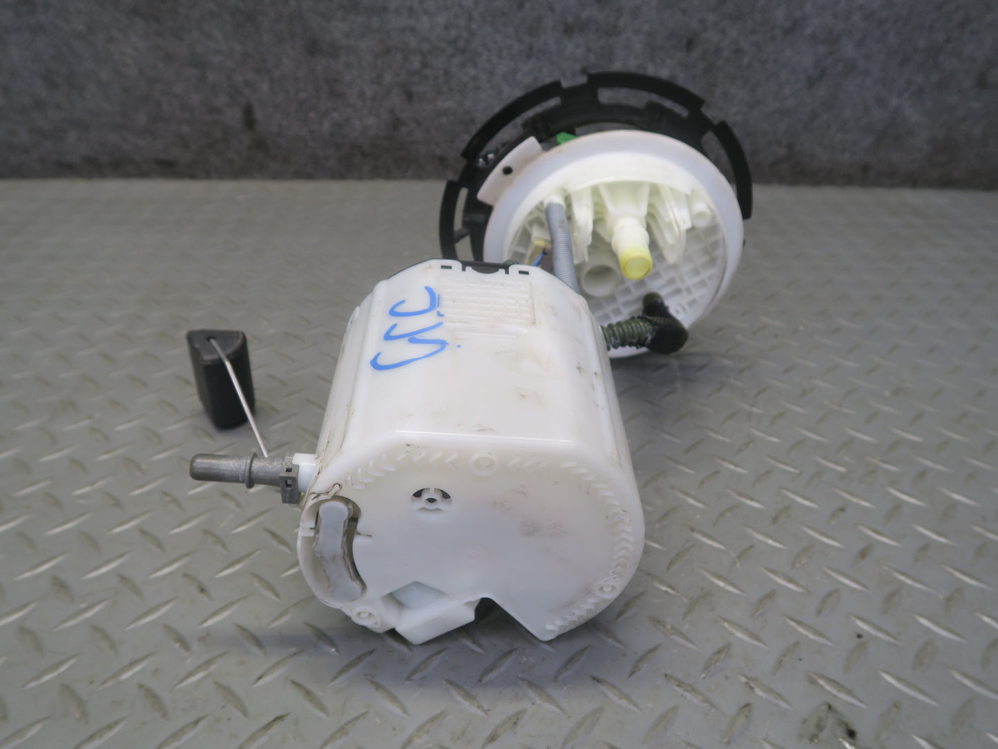 16-24 Chevrolet Camaro SS LT1 Set of 2 Fuel Pump Level Sensor Sending Unit OEM