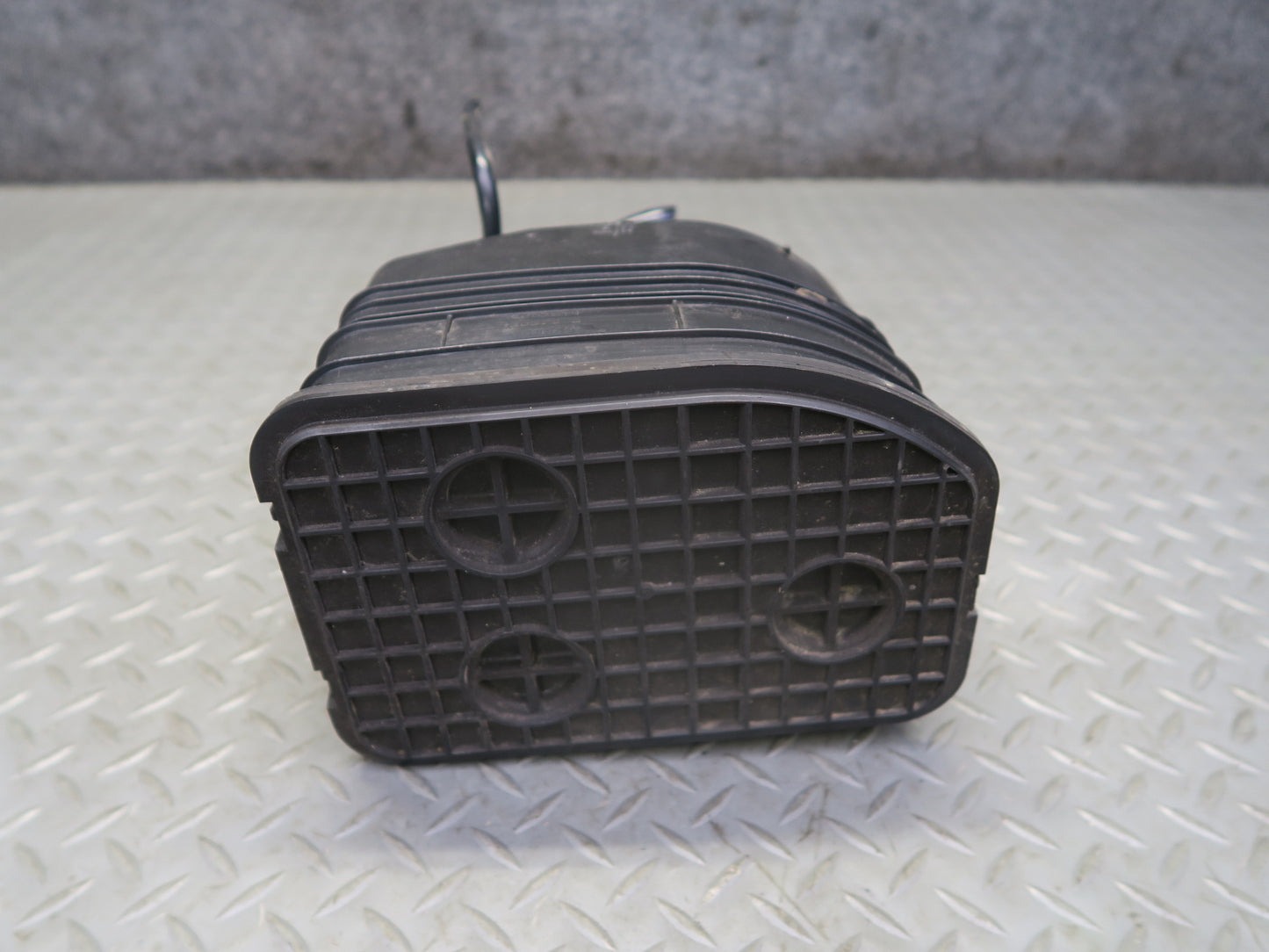 16-24 Chevrolet Camaro SS Fuel Evap Vapor Charcoal Canister 84082814 OEM