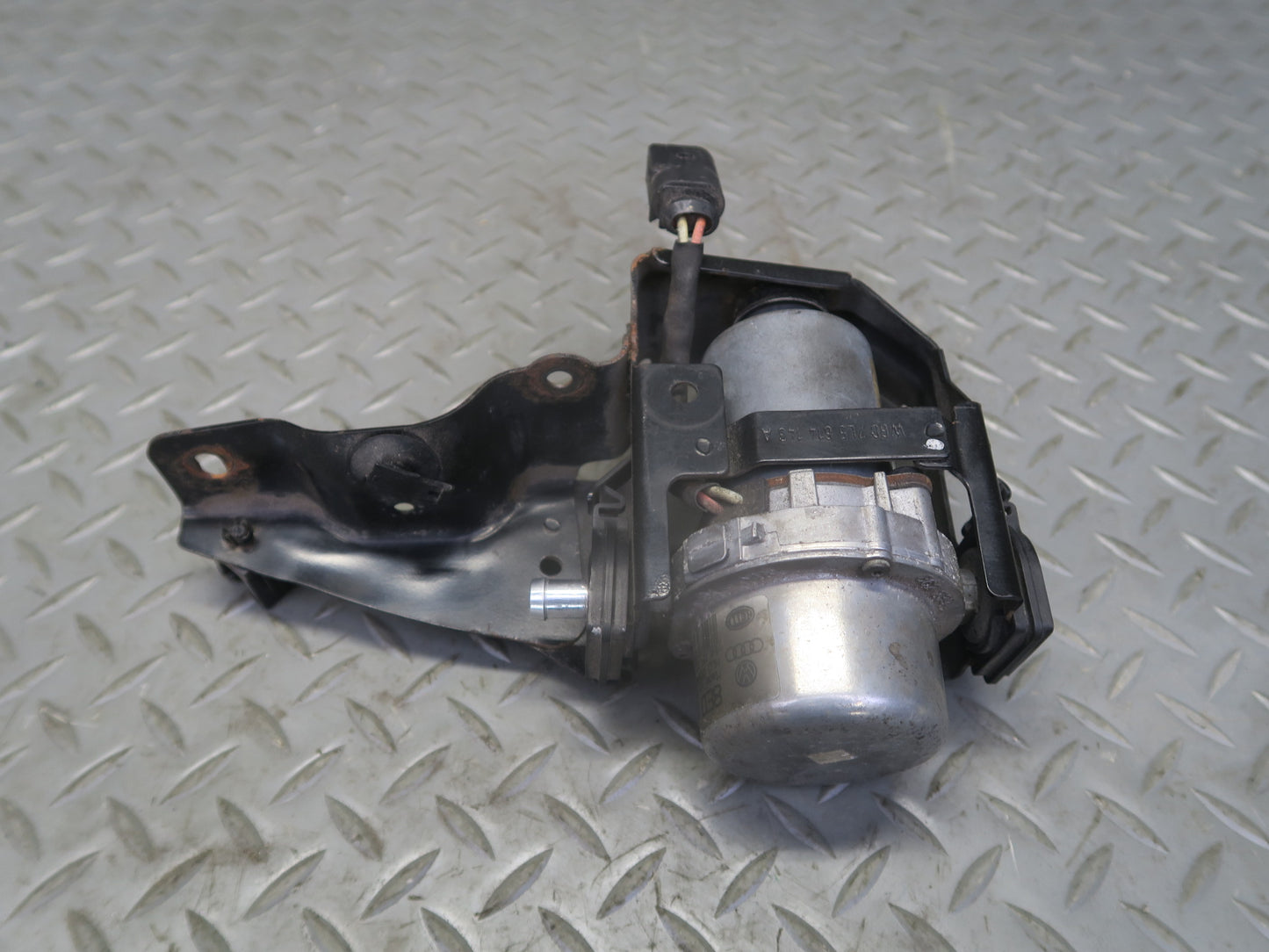 2003-2010 Porsche Cayenne 955 Brake Booster Vacuum Pump 8E0927317A