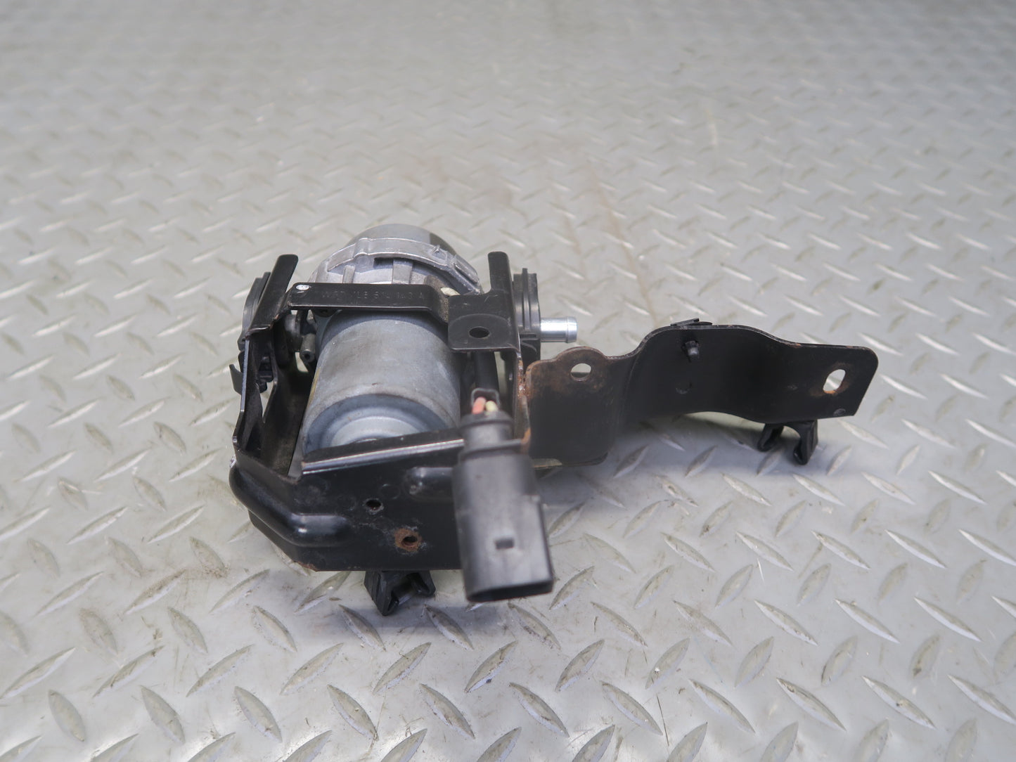 2003-2010 Porsche Cayenne 955 Brake Booster Vacuum Pump 8E0927317A