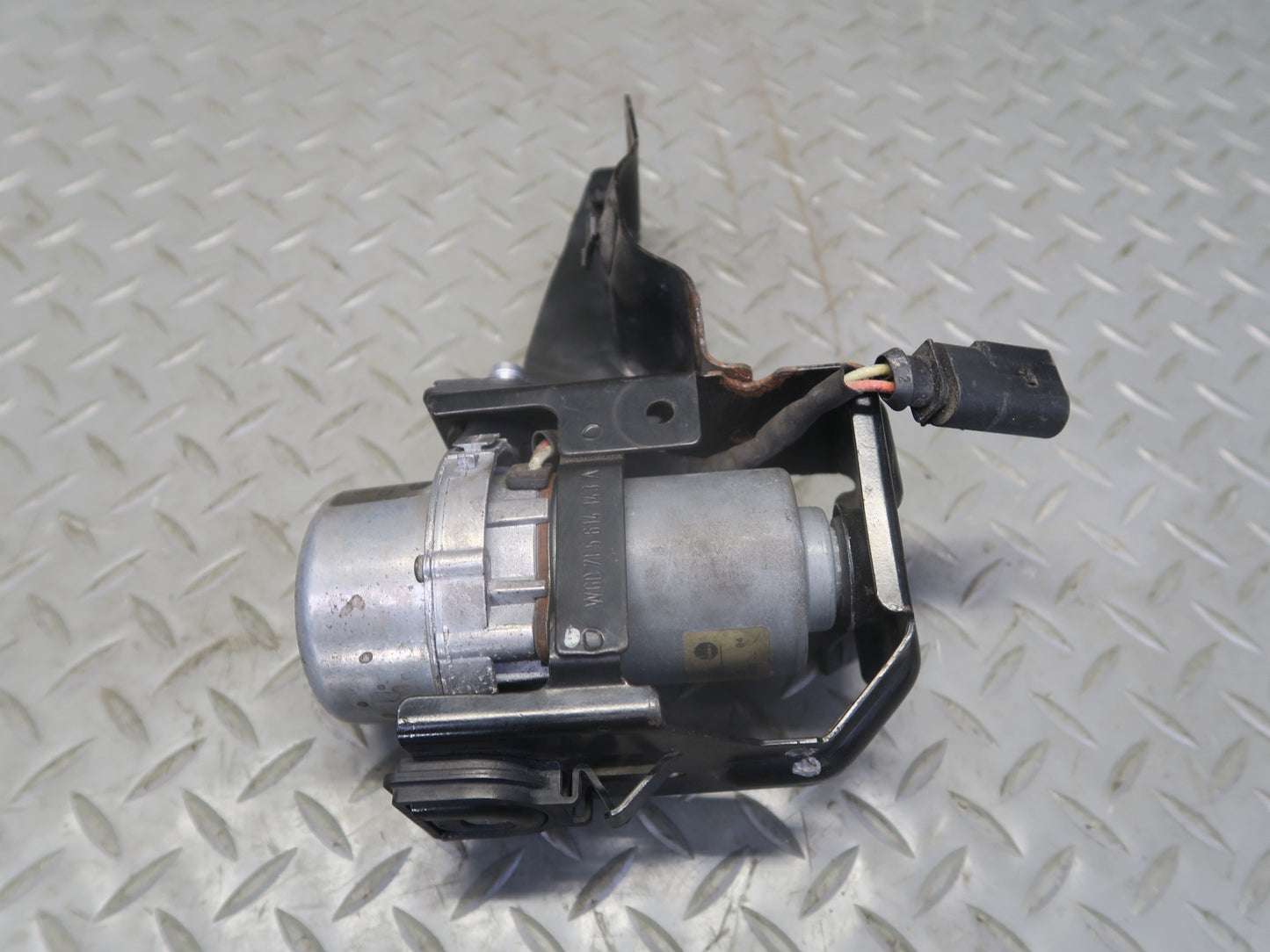 2003-2010 Porsche Cayenne 955 Brake Booster Vacuum Pump 8E0927317A