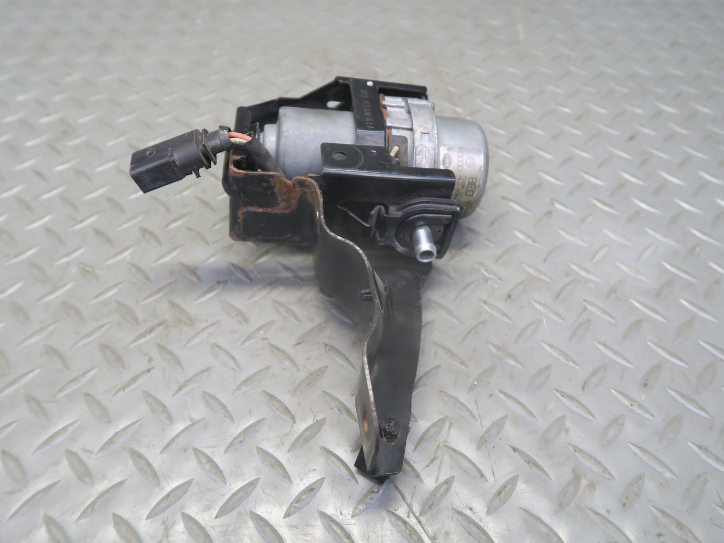 2003-2010 Porsche Cayenne 955 Brake Booster Vacuum Pump 8E0927317A