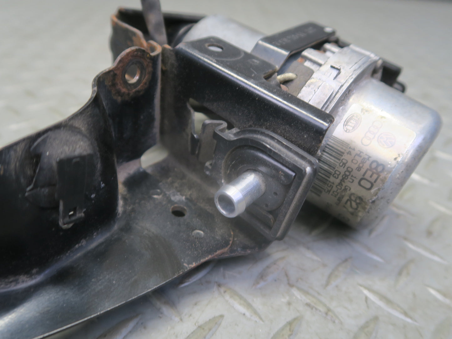2003-2010 Porsche Cayenne 955 Brake Booster Vacuum Pump 8E0927317A