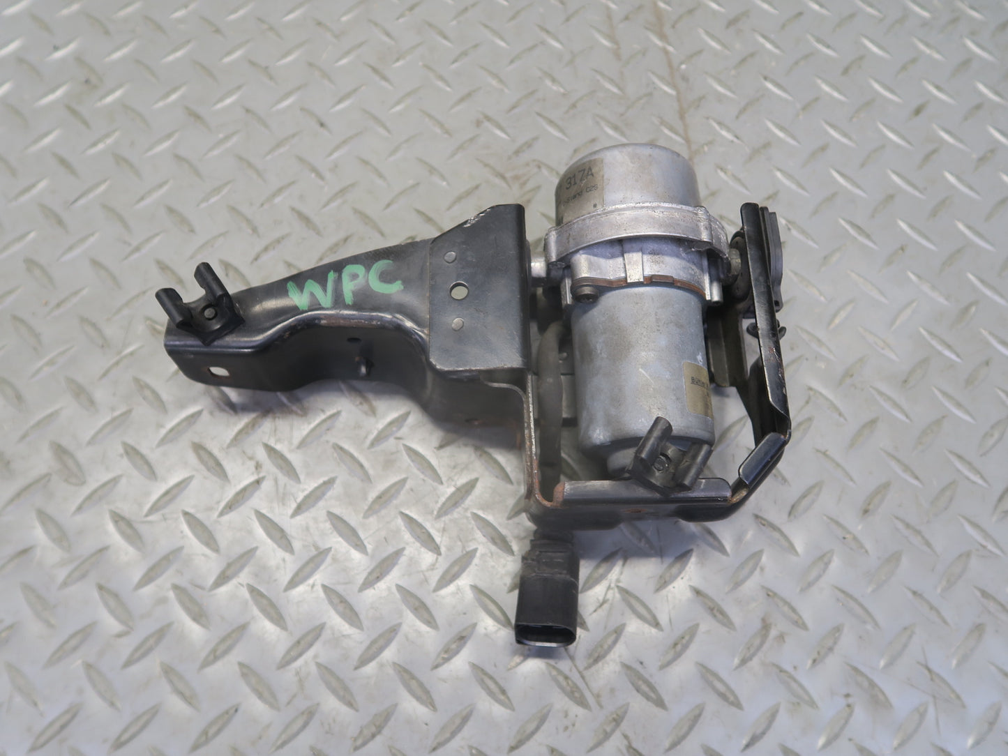 2003-2010 Porsche Cayenne 955 Brake Booster Vacuum Pump 8E0927317A