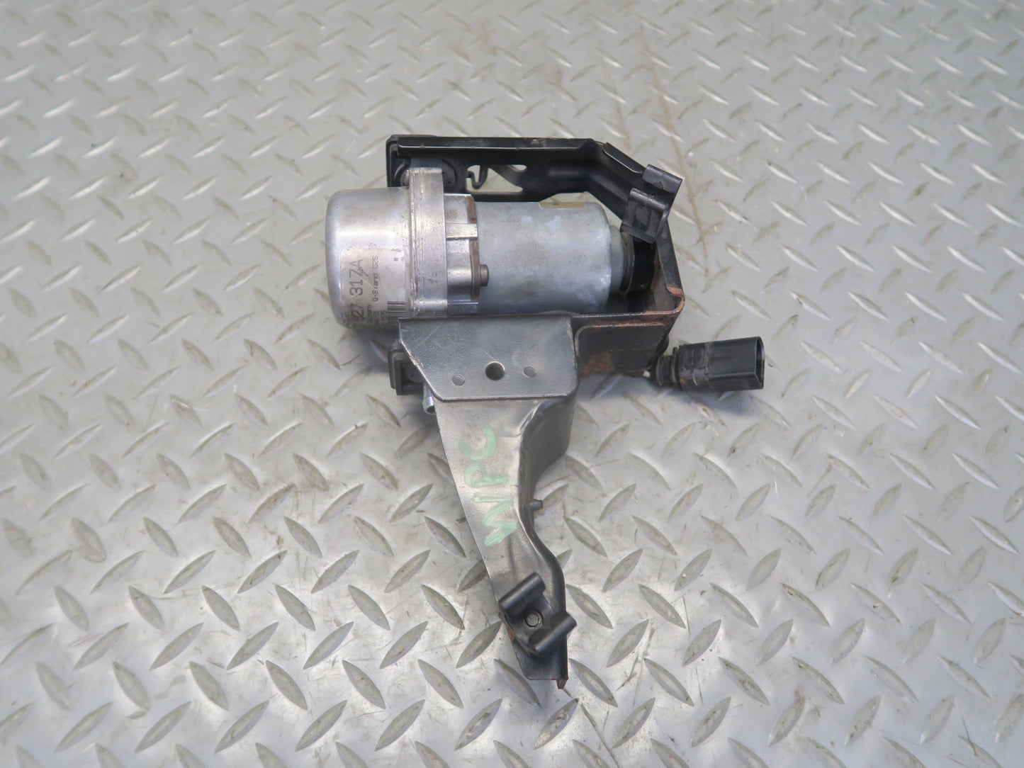 2003-2010 Porsche Cayenne 955 Brake Booster Vacuum Pump 8E0927317A