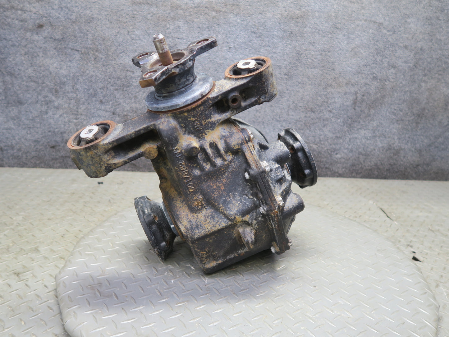 16-24 Chevrolet Camaro SS LT1 A/T Rear Axle Differential Carrier 2.77 Ratio OEM