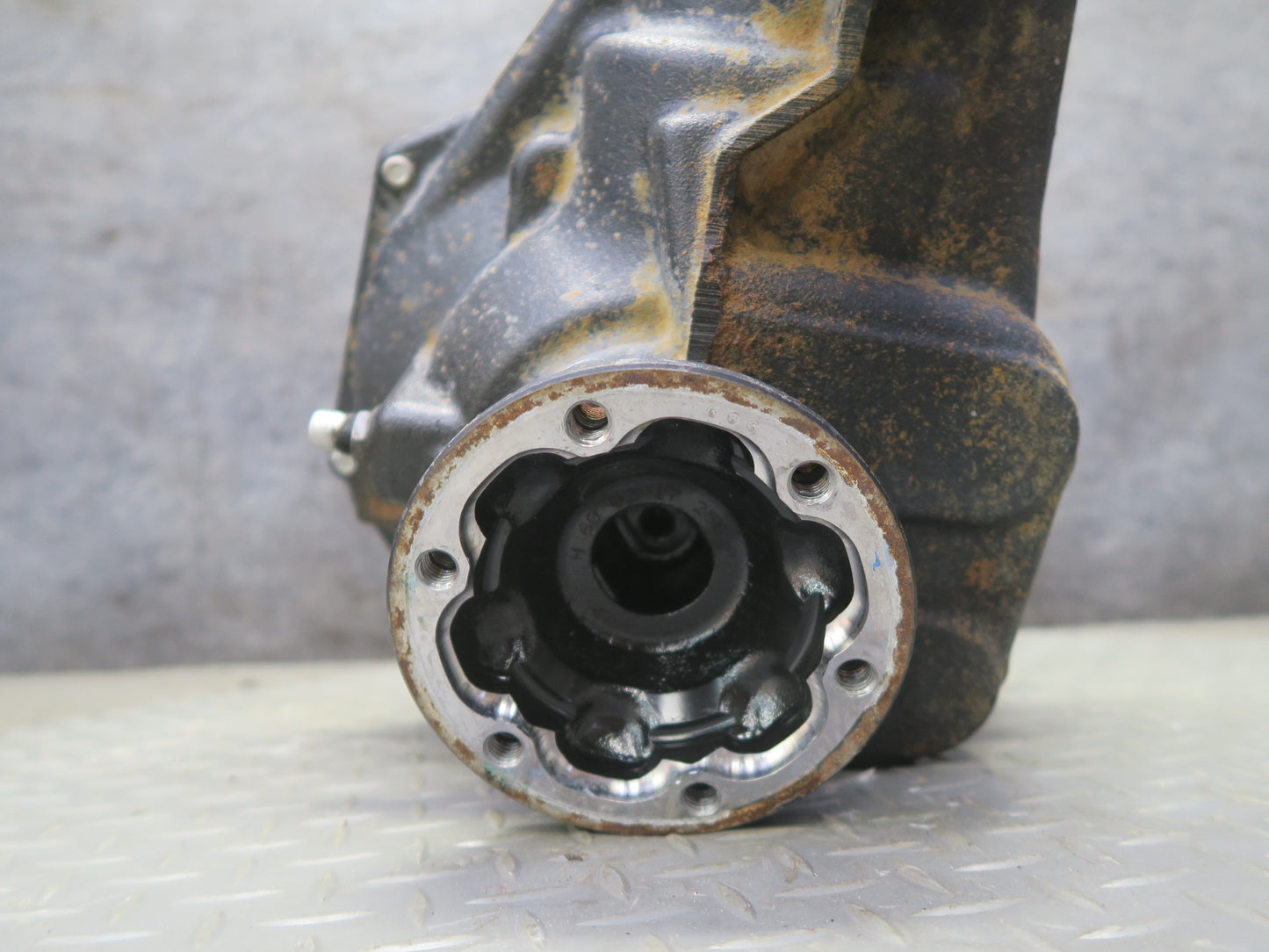 16-24 Chevrolet Camaro SS LT1 A/T Rear Axle Differential Carrier 2.77 Ratio OEM