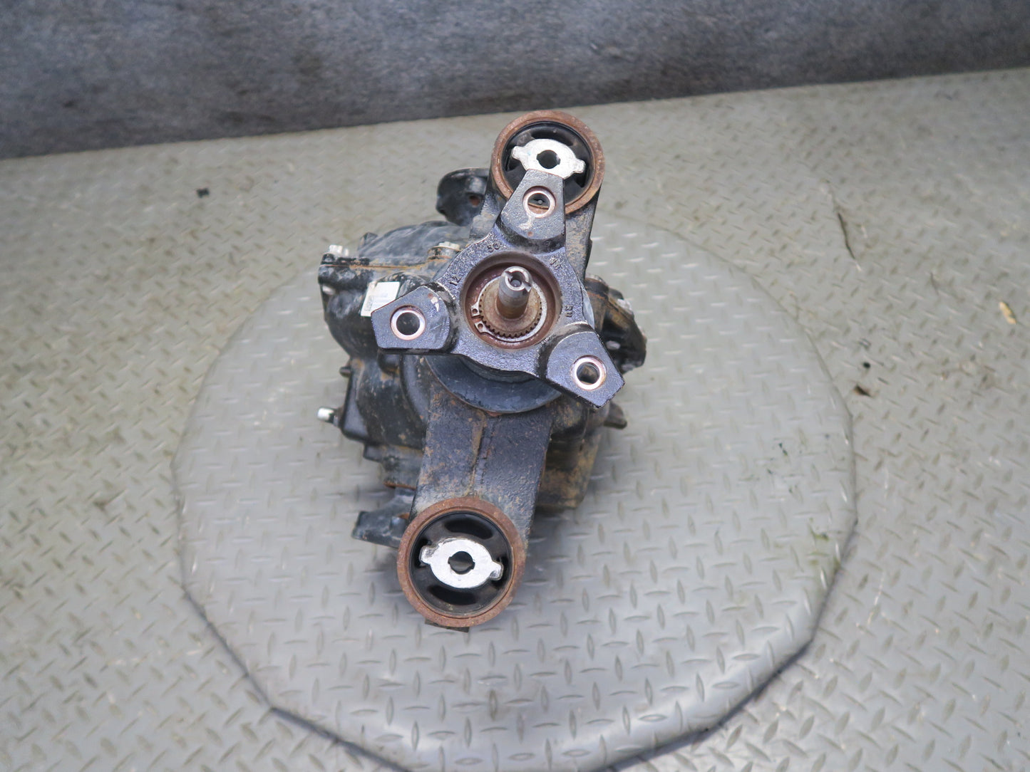 16-24 Chevrolet Camaro SS LT1 A/T Rear Axle Differential Carrier 2.77 Ratio OEM